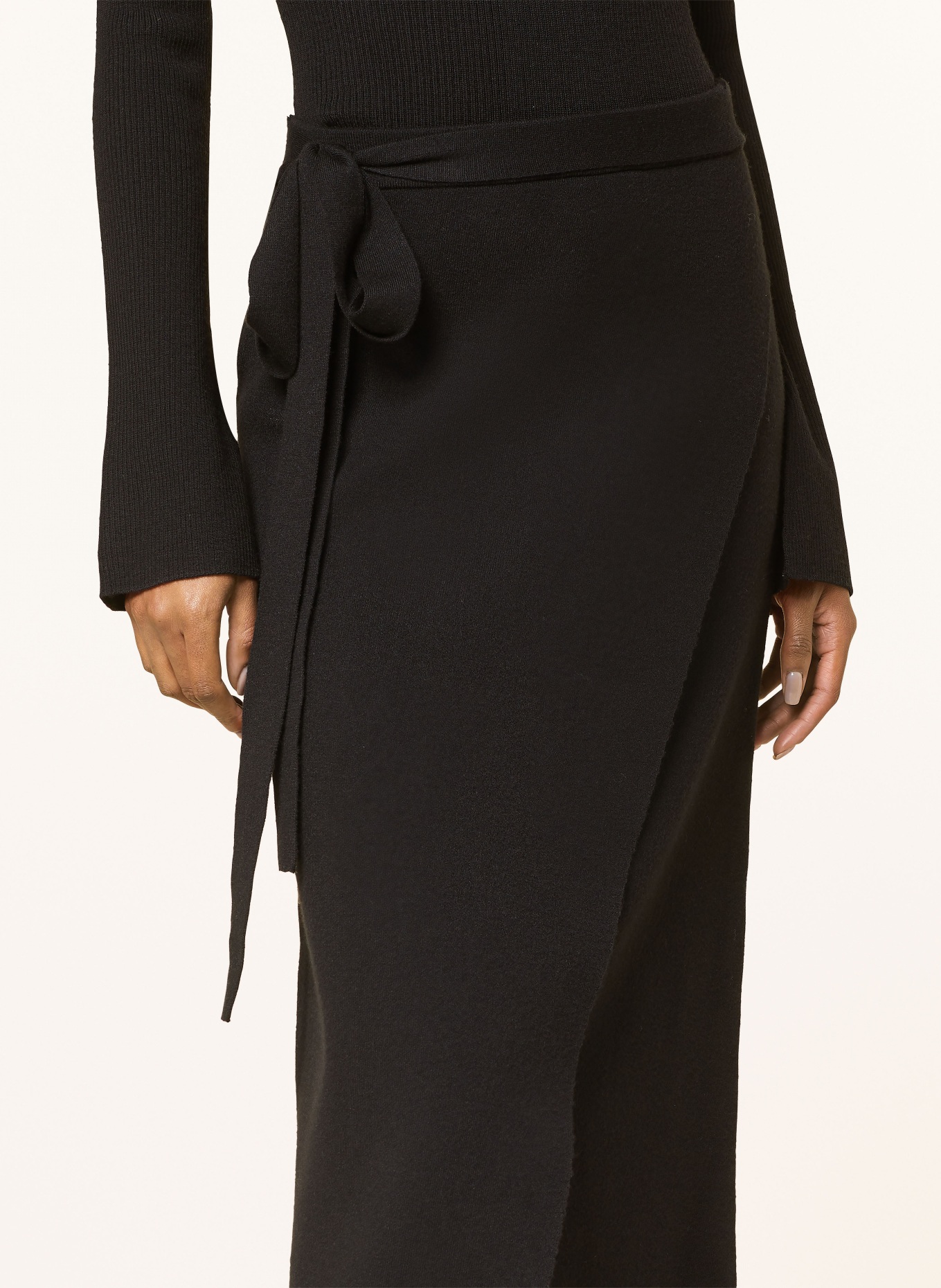 MSCH COPENHAGEN Spódnica z dzianiny MSCHKARITTE EAST w stylu kopertowym, Kolor: CZARNY (Obrazek 4)