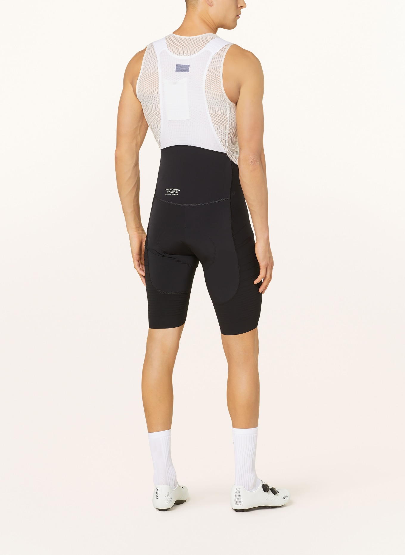 PAS NORMAL STUDIOS Spodenki kolarskie MECHANISM PRO z szelkami i wyściełaną wkładką: CZARNY / BIAŁY