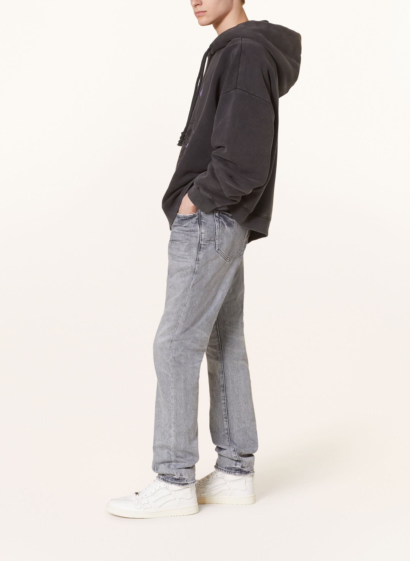 PURPLE BRAND Jeans P005 Slim Straight Fit, Farbe: LIGHT GREY (Bild 4)