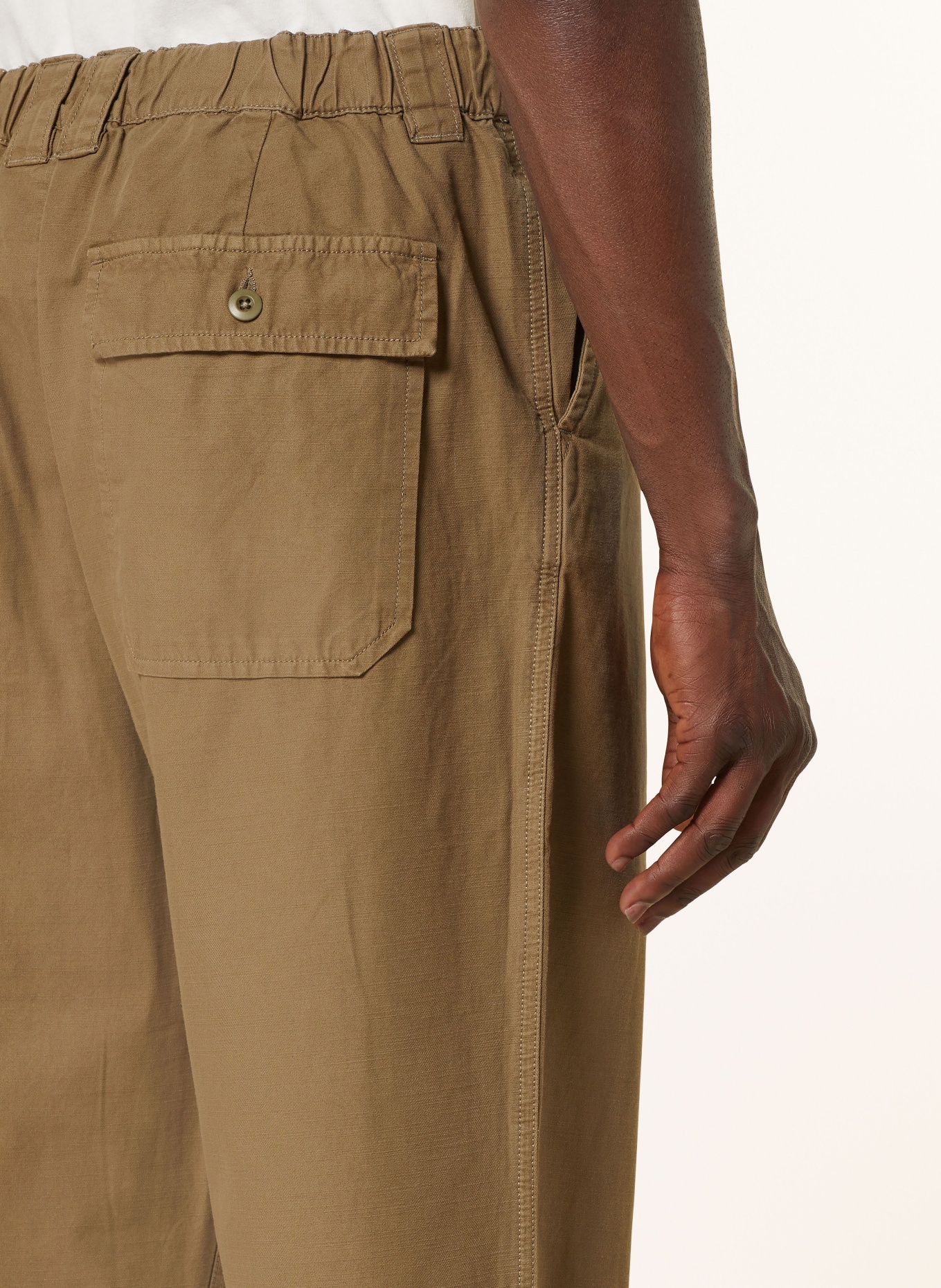 ALLSAINTS Chino kalhoty BUCK v joggingovém stylu Regular Fit, Barva: KHAKI (Obrázek 6)