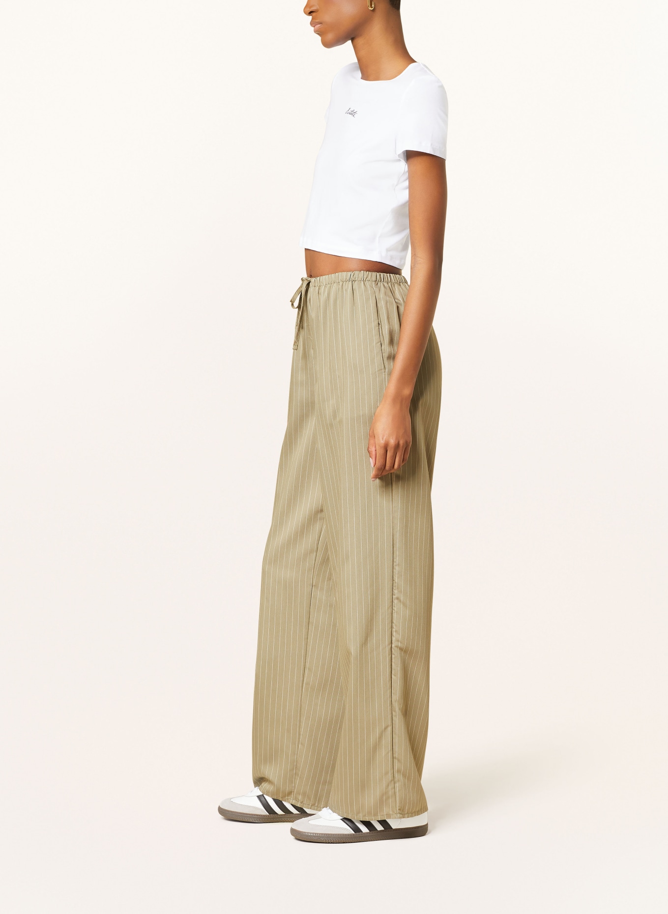 American Vintage Trousers OKYROW in jogger style, Color: OLIVE/ WHITE (Image 4)