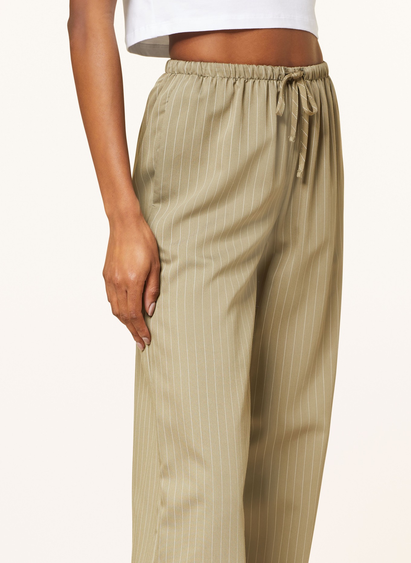 American Vintage Kalhoty OKYROW v joggingovém stylu, Barva: OLIVOVÁ/ BÍLÁ (Obrázek 5)