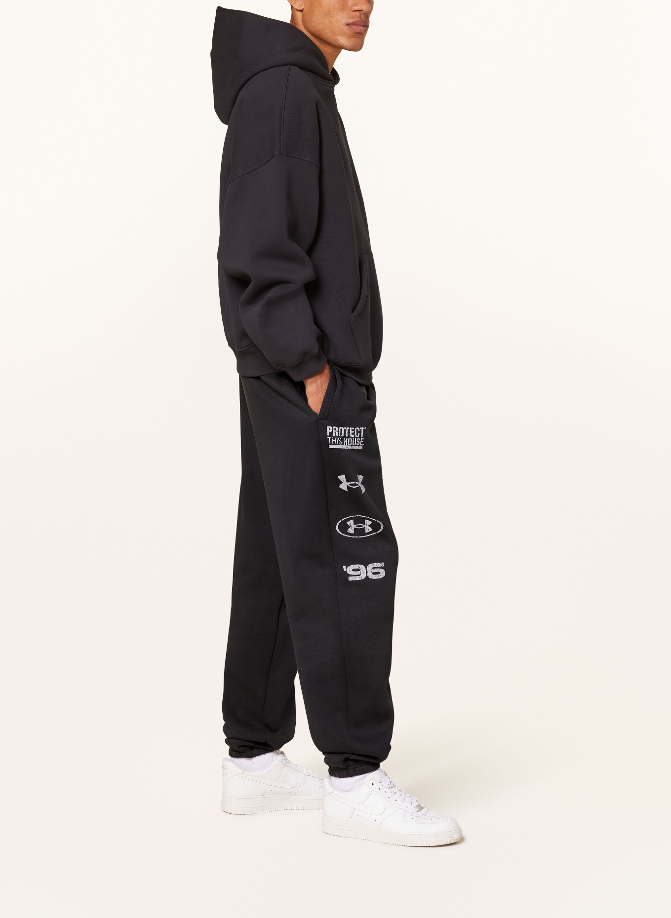 UNDER ARMOUR Sweatpants UA ICON, Color: BLACK (Image 4)