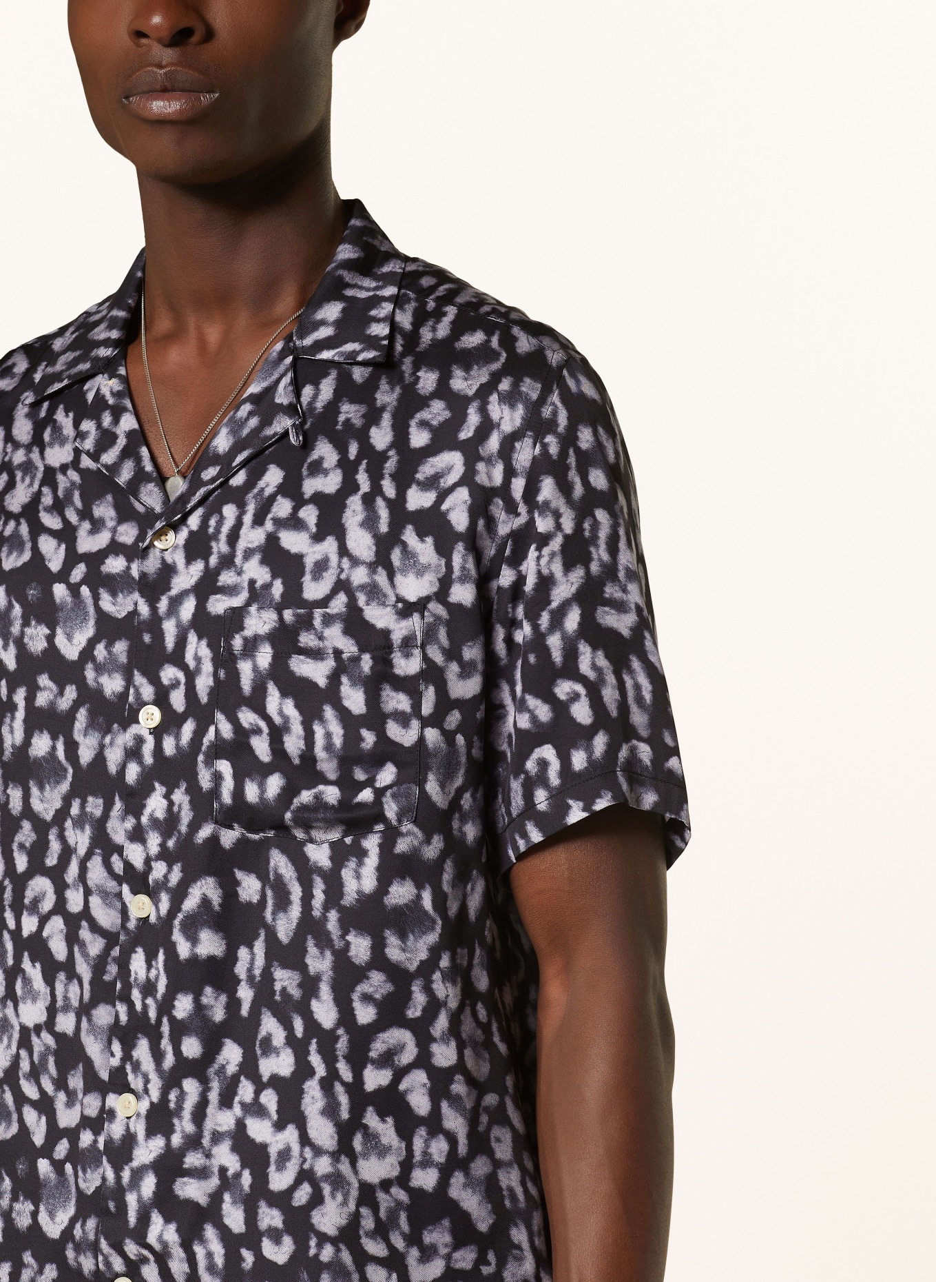 ALLSAINTS Resort shirt LEOPAZ relaxed fit in satin, Color: BLACK/ LIGHT GRAY (Image 4)