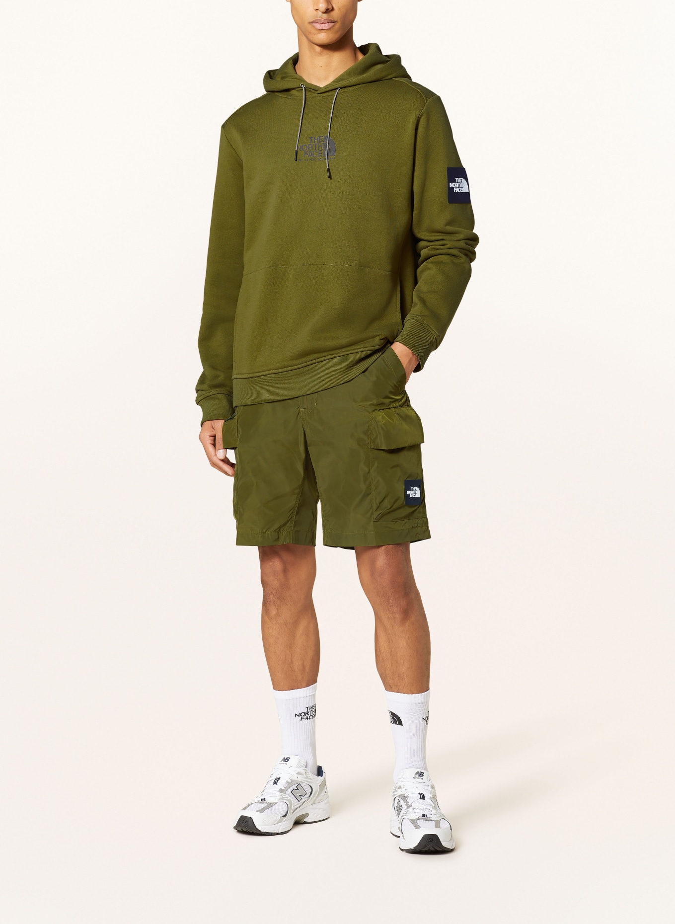 THE NORTH FACE Cargoshorts Loose Tapered Fit, Farbe: OLIV (Bild 2)