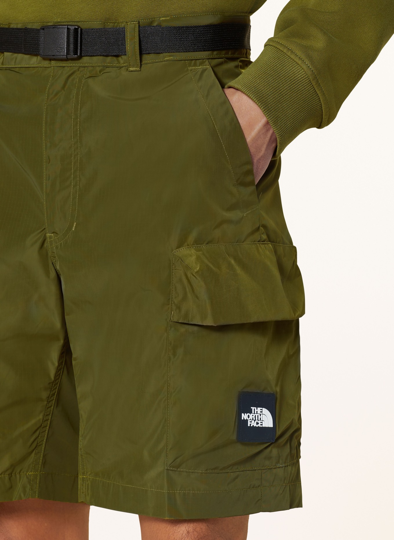 THE NORTH FACE Cargoshorts Loose Tapered Fit, Farbe: OLIV (Bild 5)