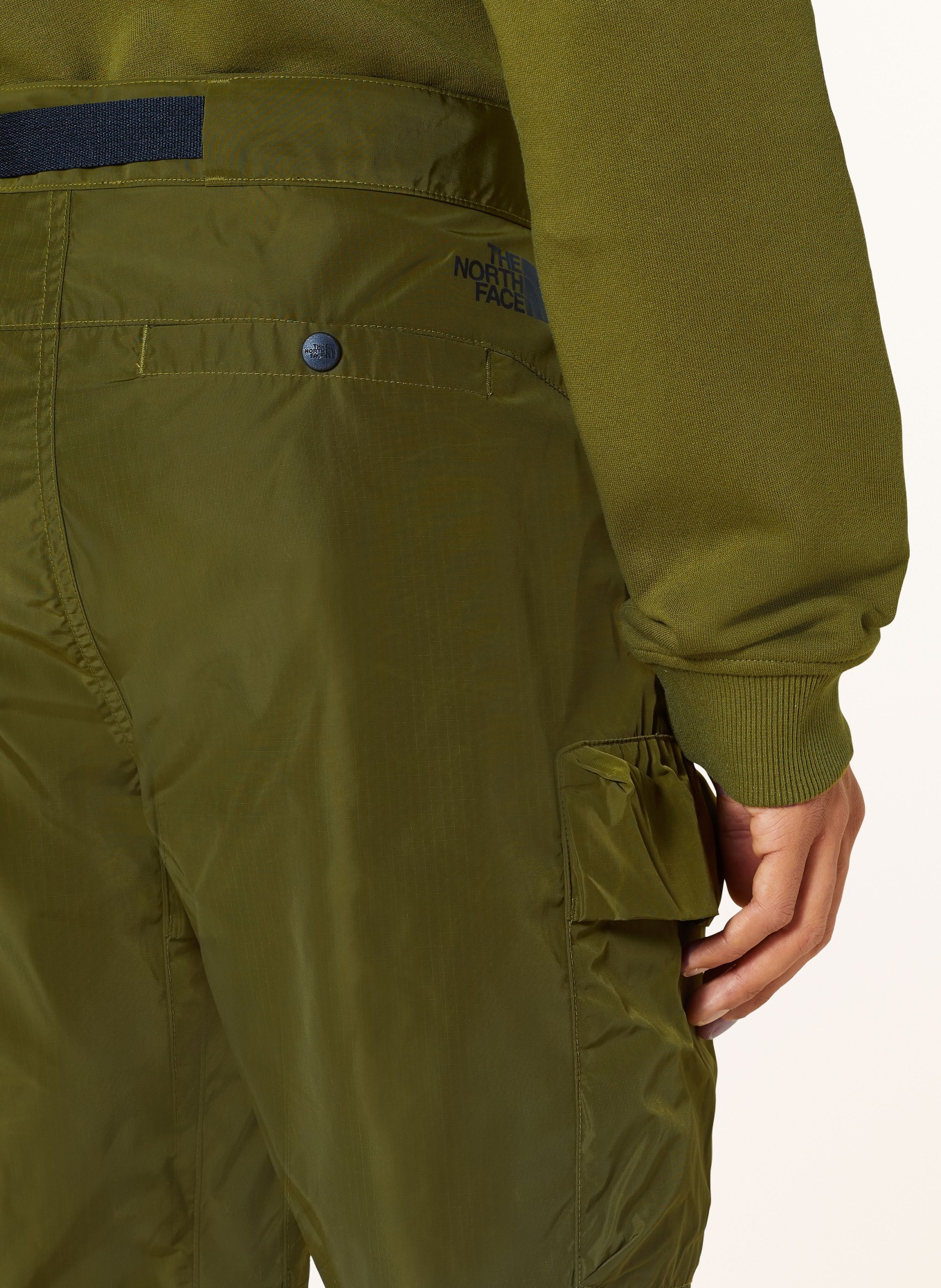 THE NORTH FACE Cargoshorts Loose Tapered Fit, Farbe: OLIV (Bild 6)