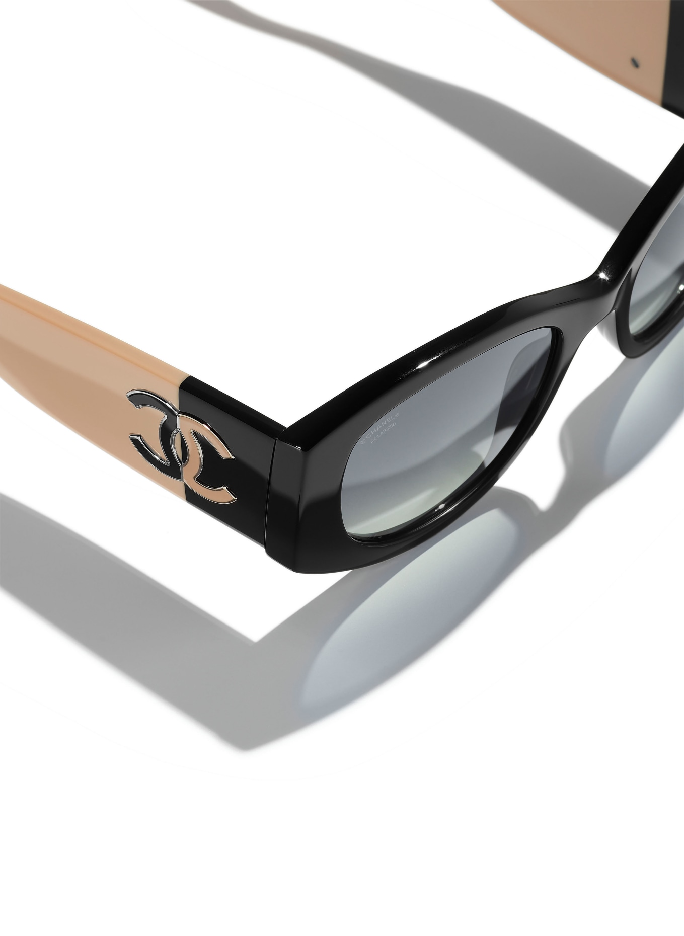 CHANEL Round sunglasses, Color: C534S8 - BLACK/ GRAY POLARIZED (Image 4)