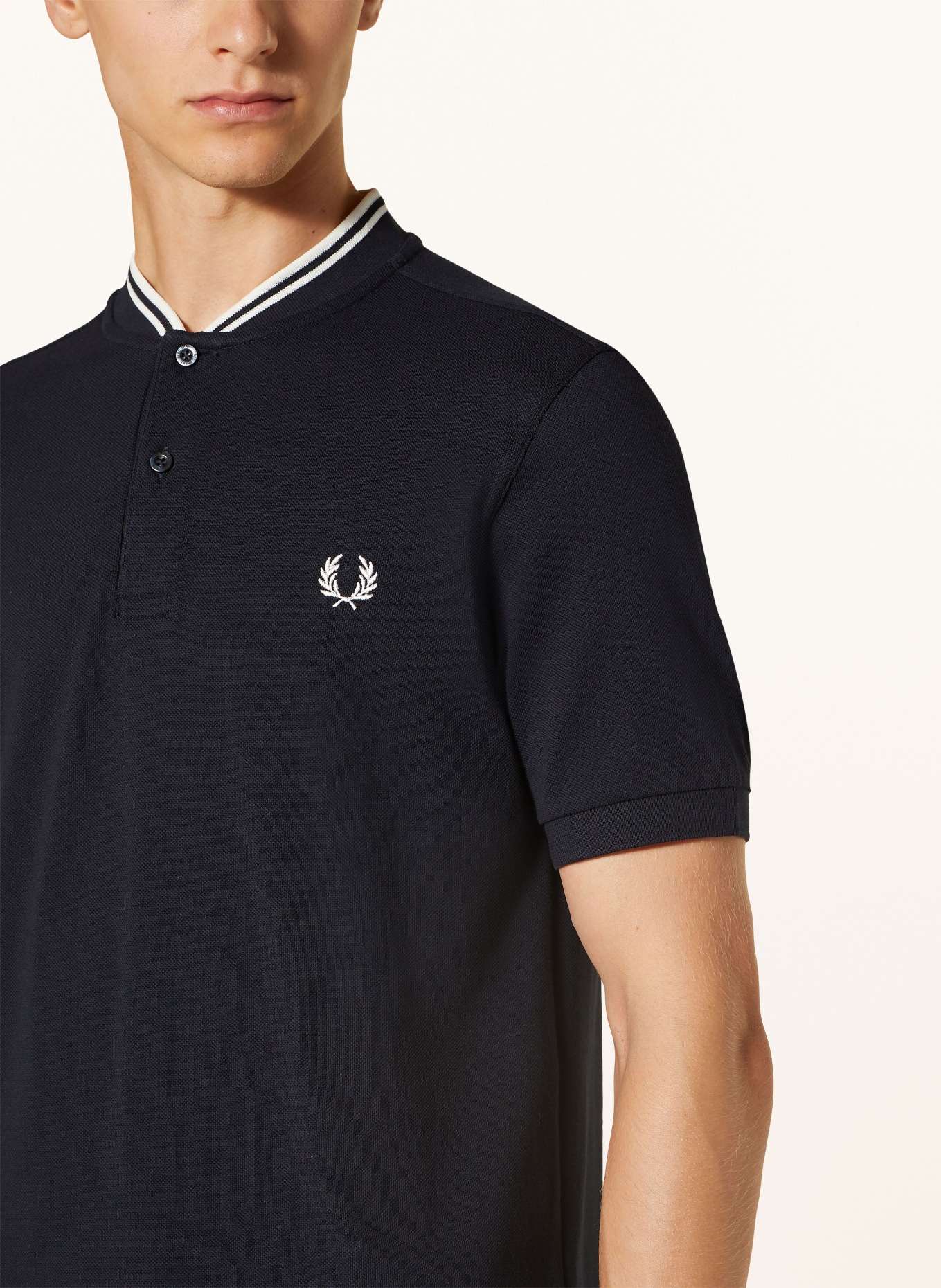 FRED PERRY Polokošile z piké M4526, Barva: TMAVĚ MODRÁ (Obrázek 4)