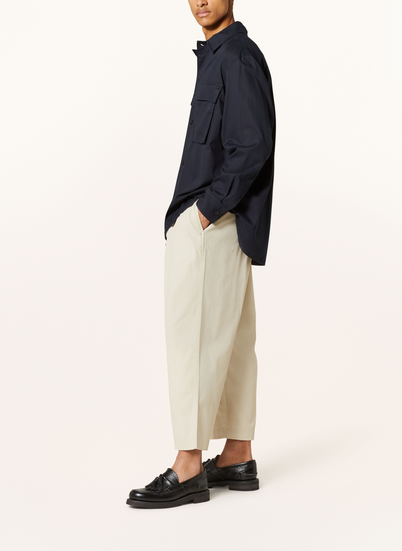 COS Chinos regular fit with cropped leg length, Color: BEIGE (Image 4)