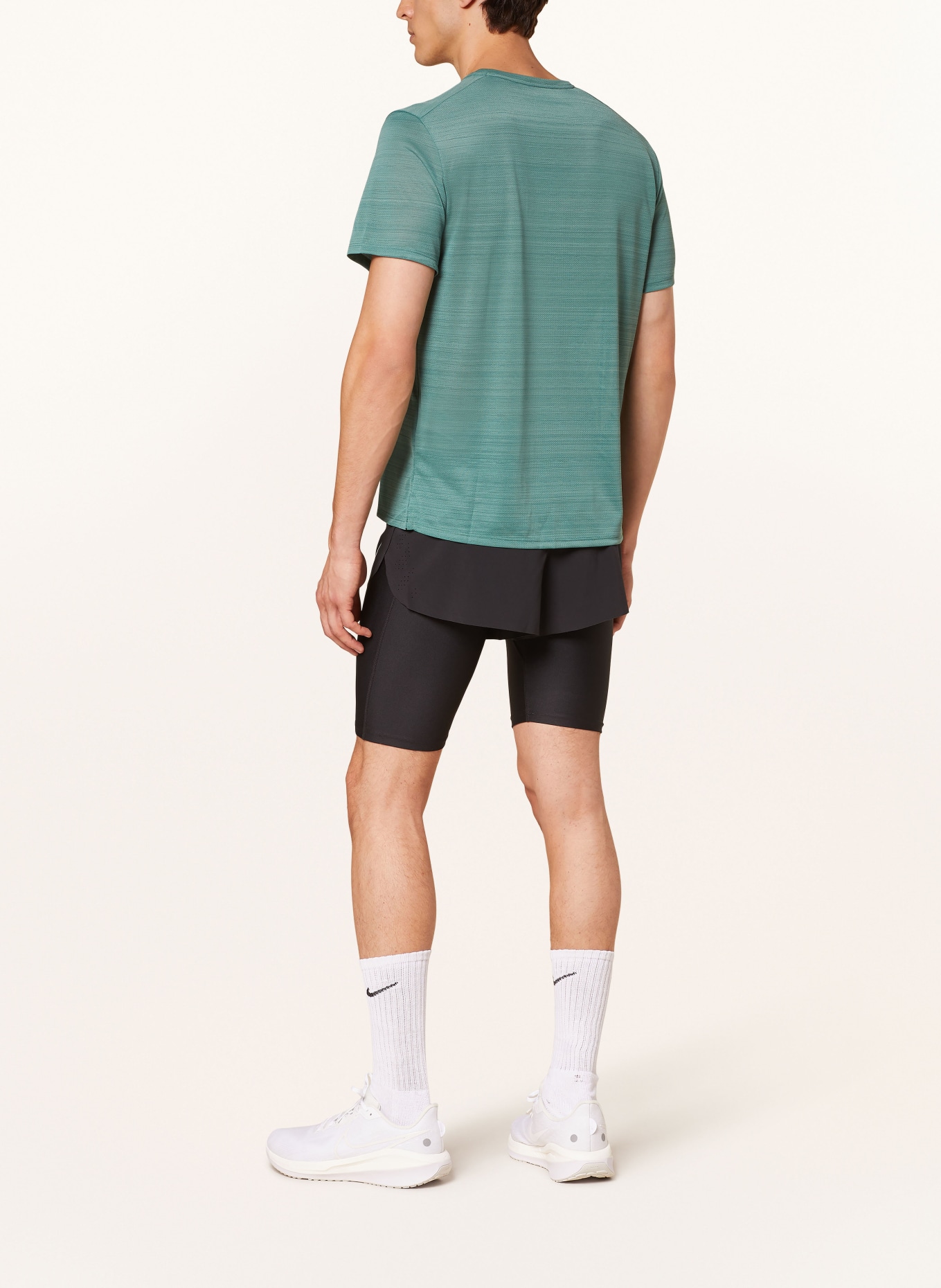Nike Běžecké tričko MILER, Barva: ZELENÁ (Obrázek 3)