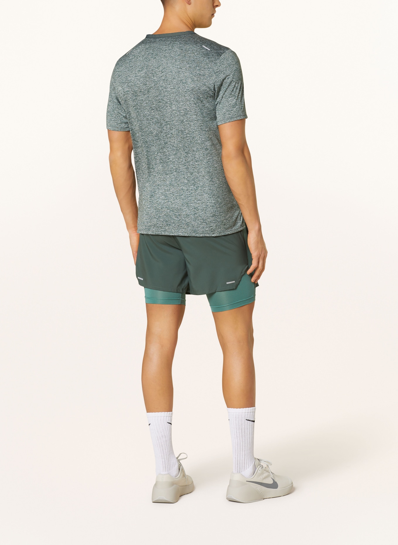 Nike Běžecké šortky STRIDE 2 v 1, Barva: ZELENÁ (Obrázek 3)