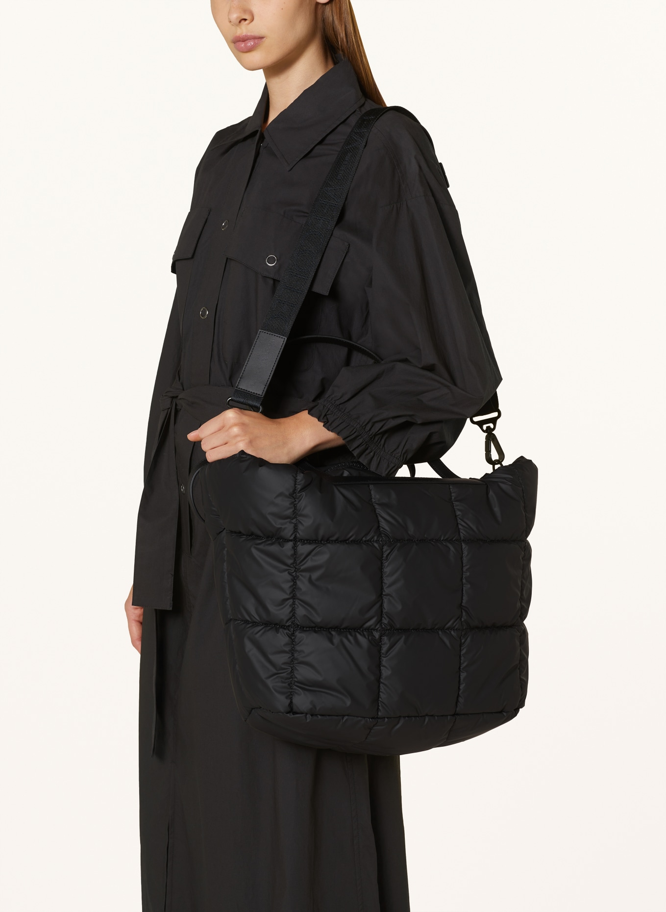 Vee Collective Shopper PORTER MAX with removable pouch, Color: BLACK (Image 4)