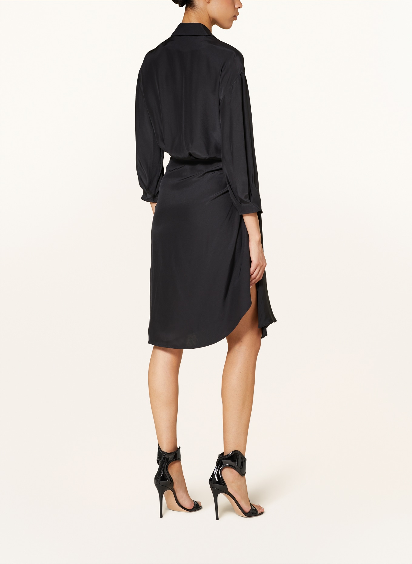 GAUGE81 Wickelkleid MIYA aus Seide mit 3/4-Arm: SCHWARZ