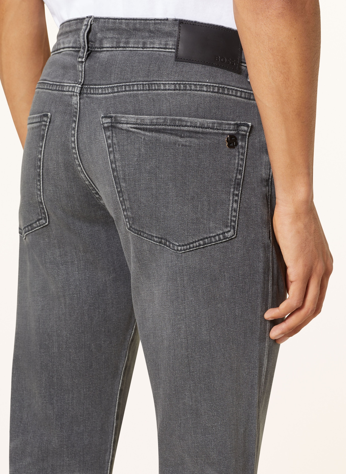 BOSS Jeans RE.MAINE Regular Fit, Farbe: 032 MEDIUM GREY (Bild 6)