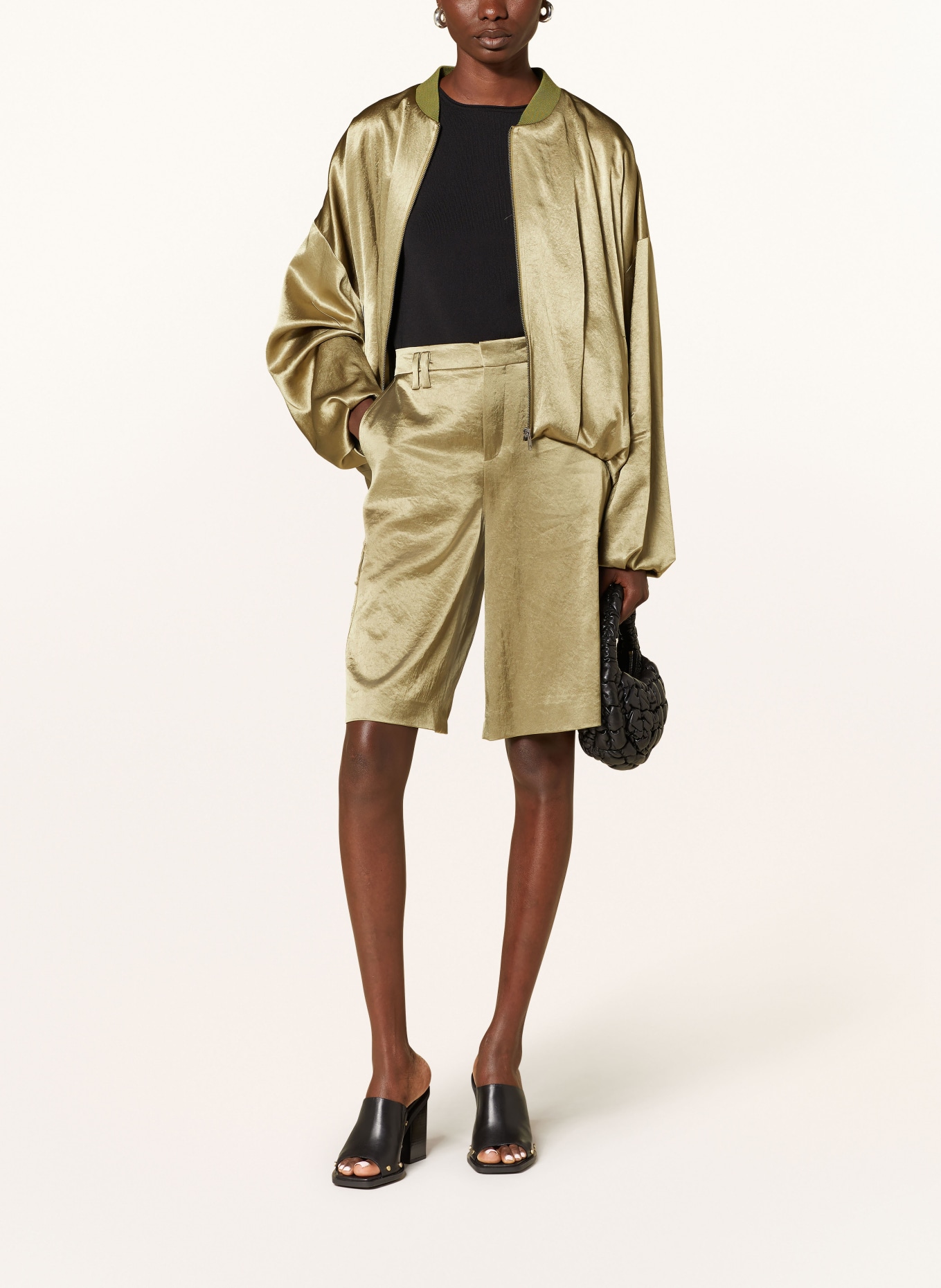 DRYKORN Cargo shorts TRAIL in satin: OLIVE