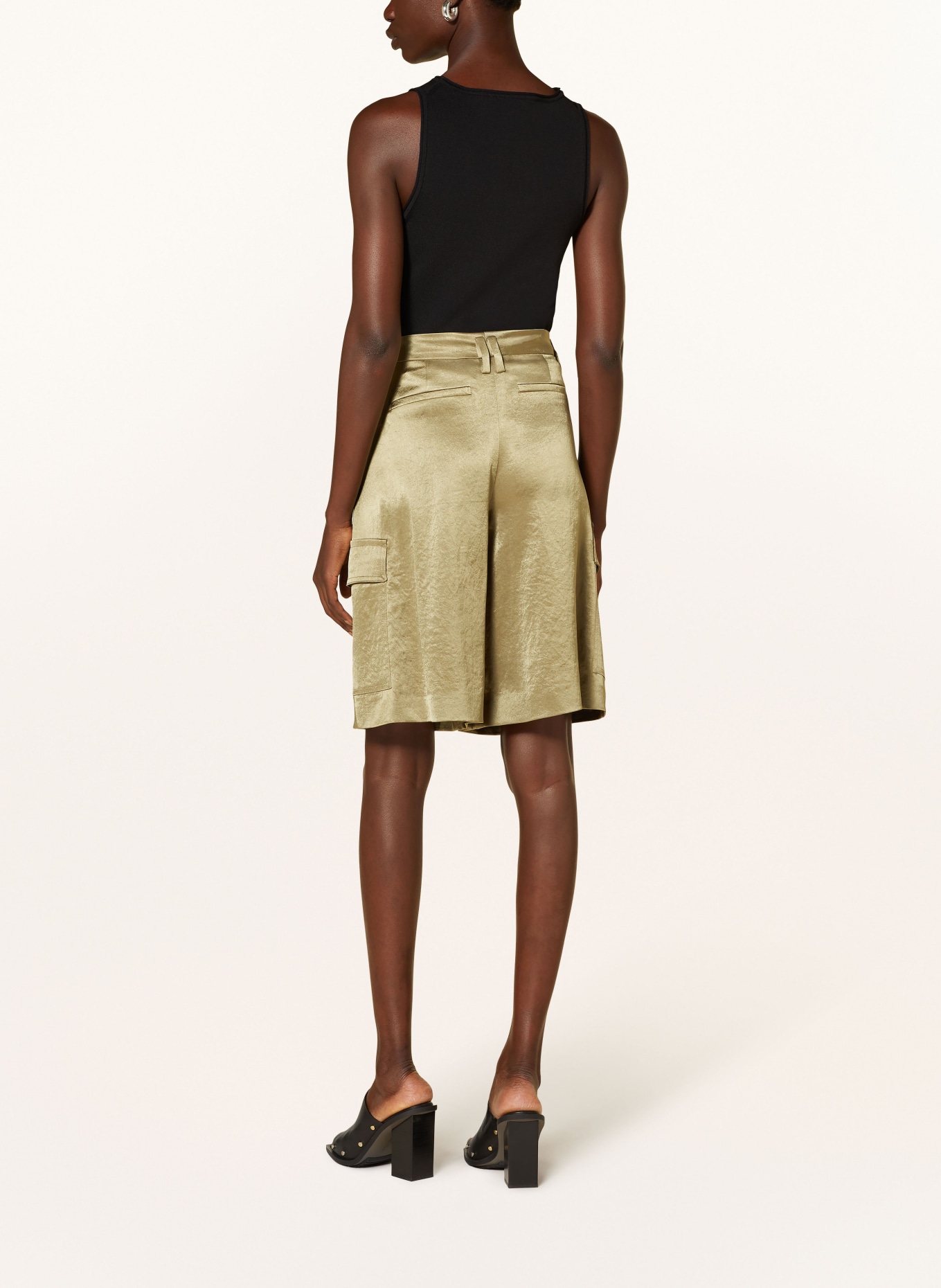 DRYKORN Cargo shorts TRAIL in satin: OLIVE