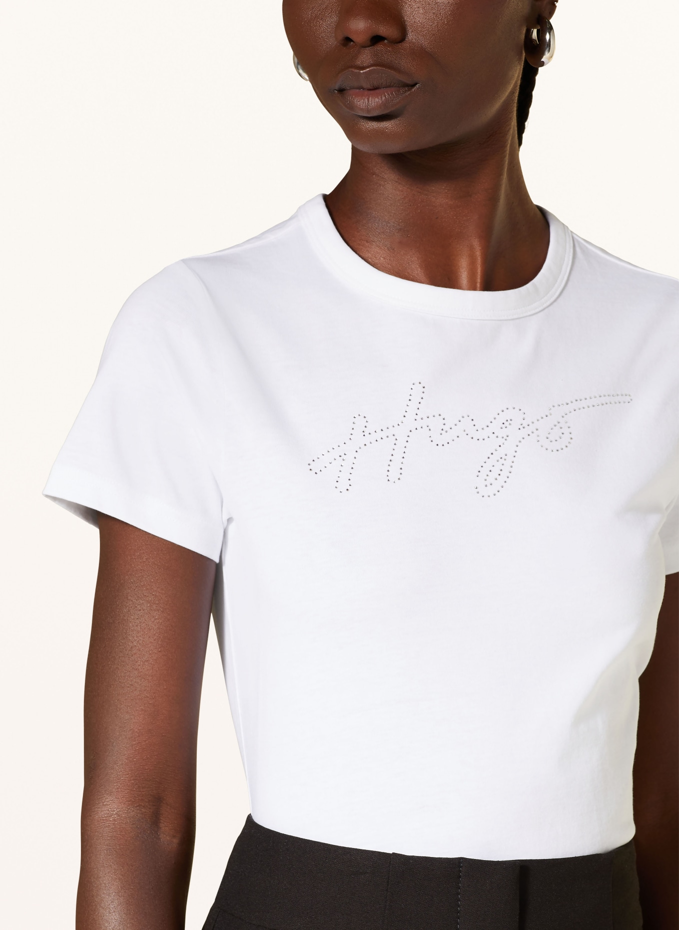 HUGO T-shirt DELORIS z ozdobnymi kamykami, Kolor: BIAŁY (Obrazek 4)