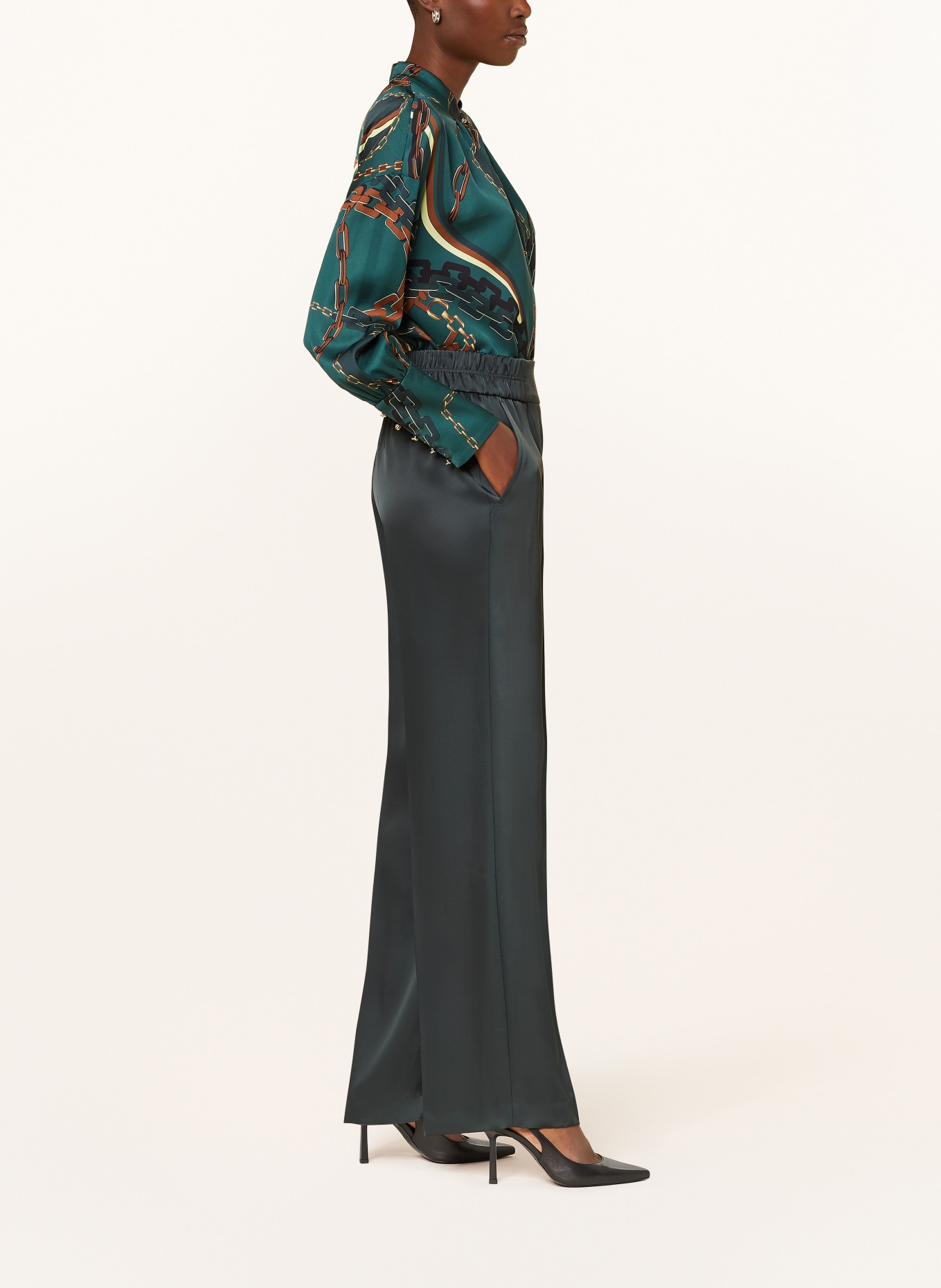 MARC CAIN Wide leg trousers in satin, Color: 560 conifer (Image 4)