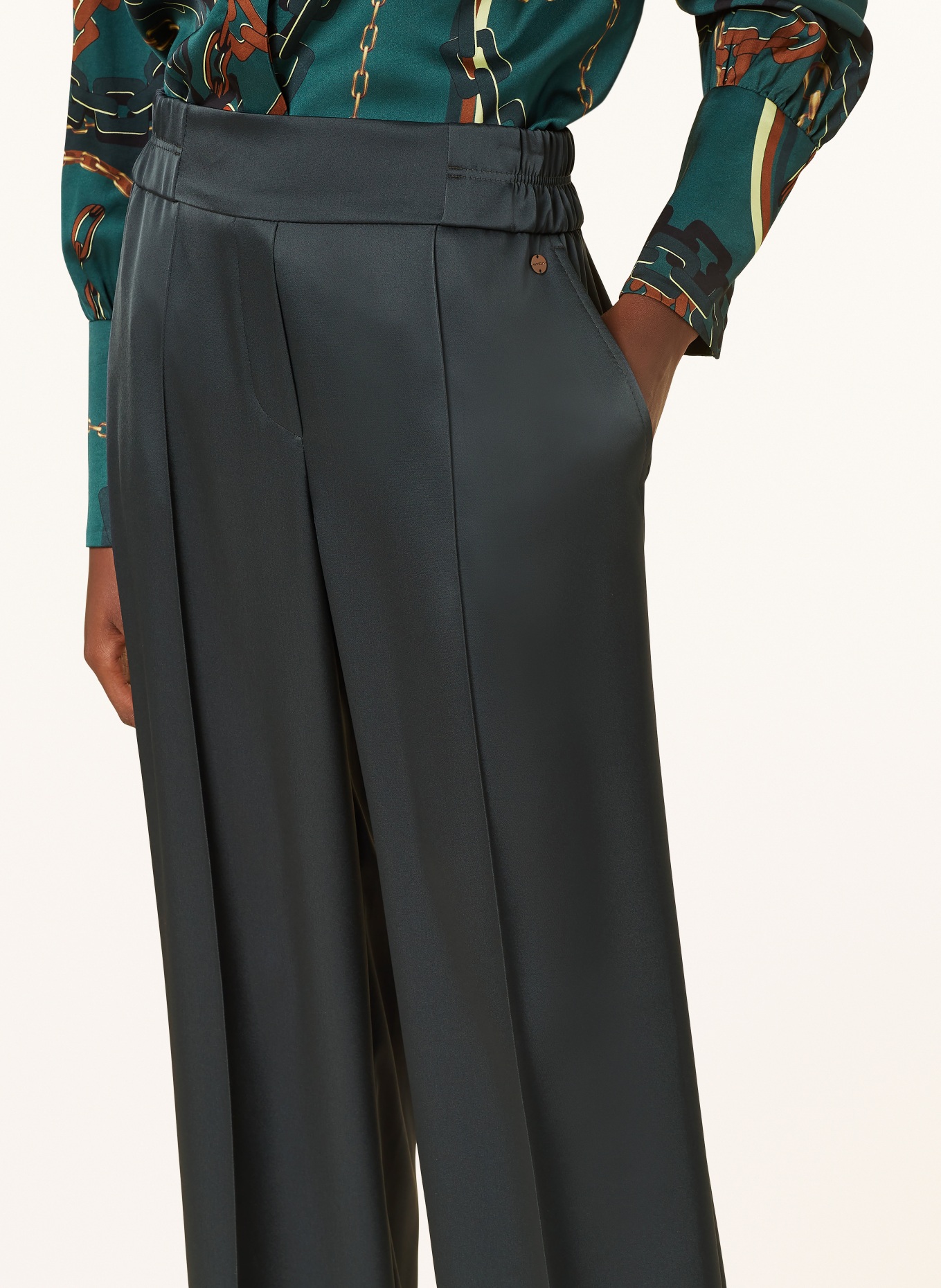 MARC CAIN Wide leg trousers in satin, Color: 560 conifer (Image 5)