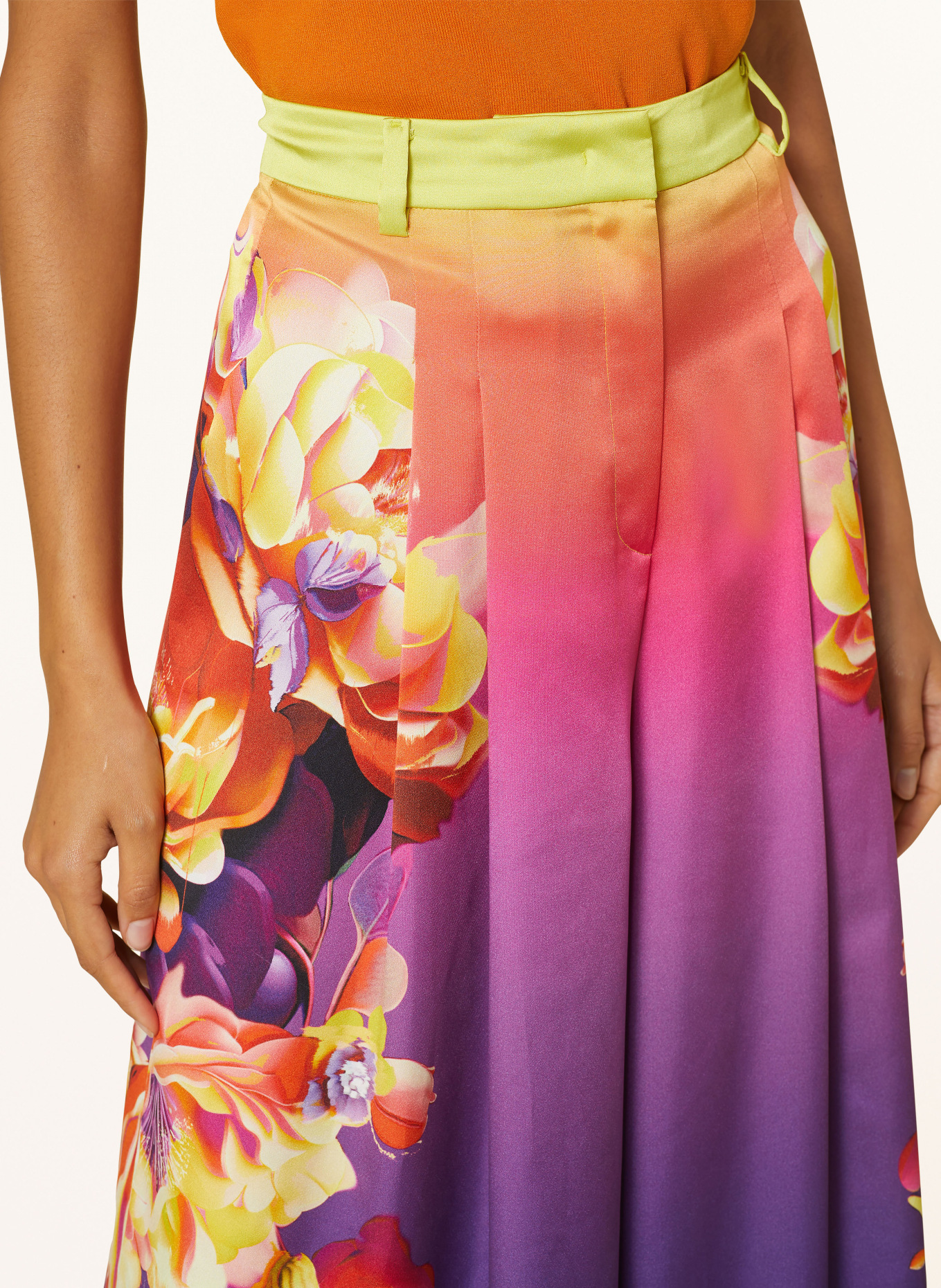 MARC CAIN Wide leg trousers in satin, Color: 748 deep purple (Image 5)