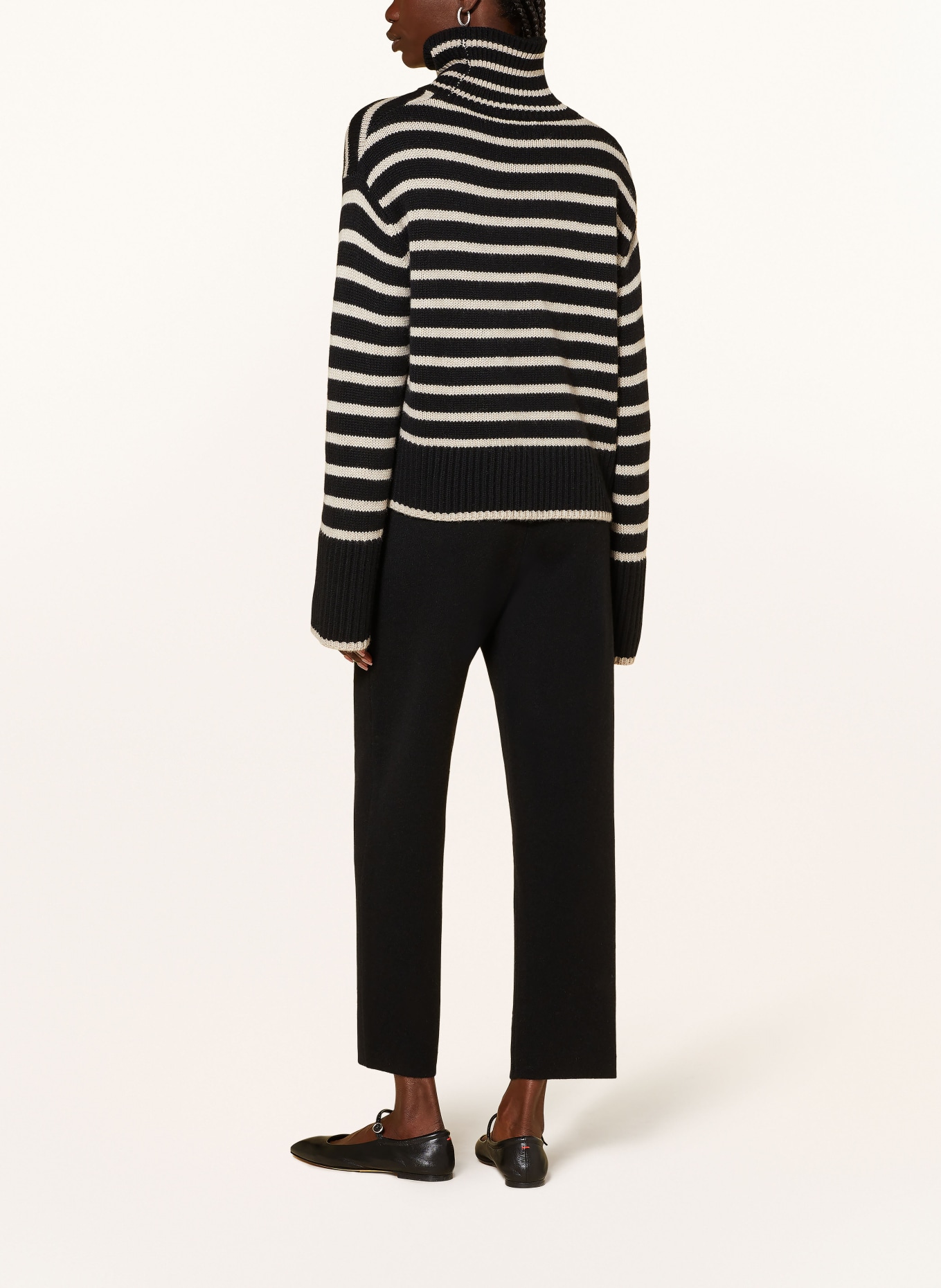 LISA YANG Cashmere sweater FLEUR, Color: BLACK/ CREAM (Image 3)