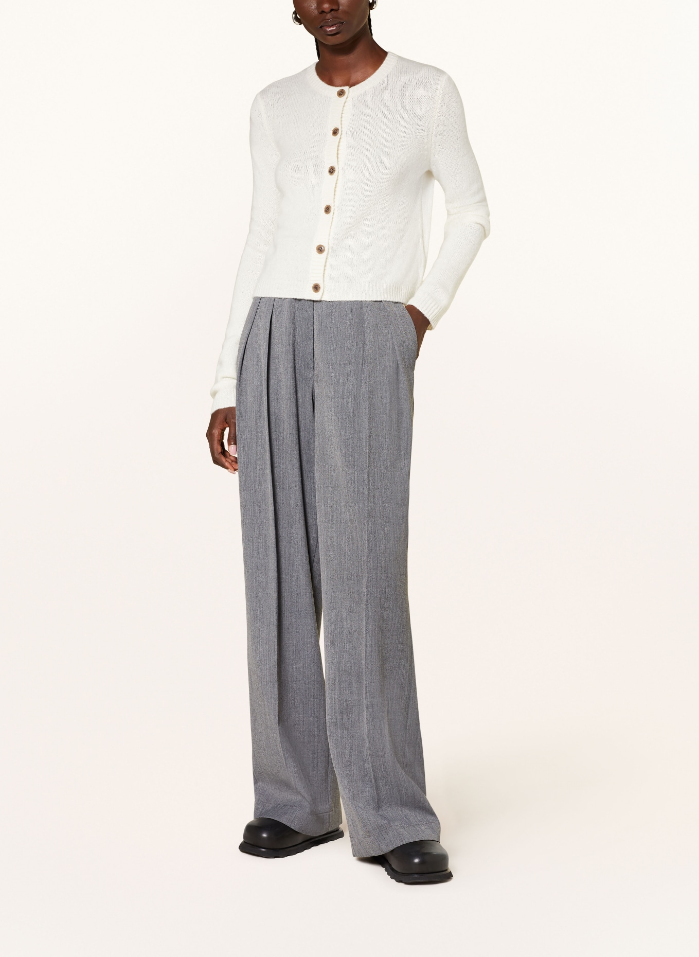 LISA YANG Strickjacke mit Cashmere, Farbe: CREME (Bild 2)