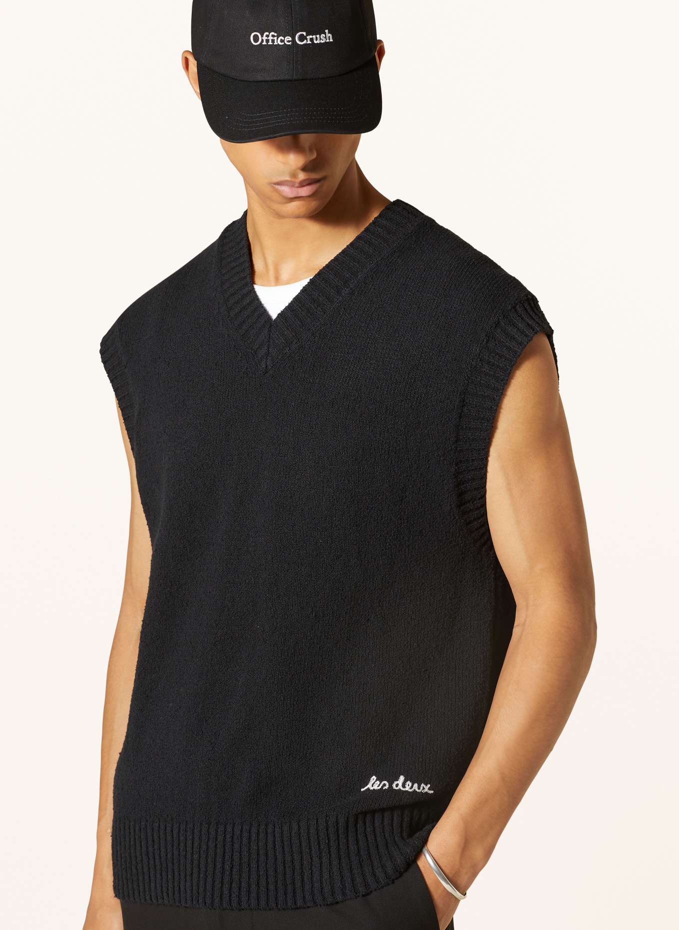 LES DEUX Bouclé sweater vest BRAD, Color: BLACK (Image 4)