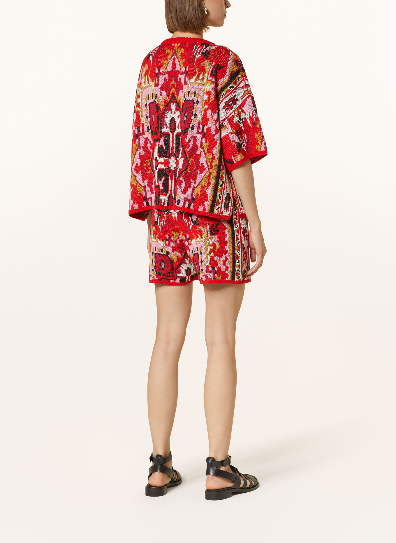 MRS & HUGS Knit shorts: RED / BLACK / BEIGE