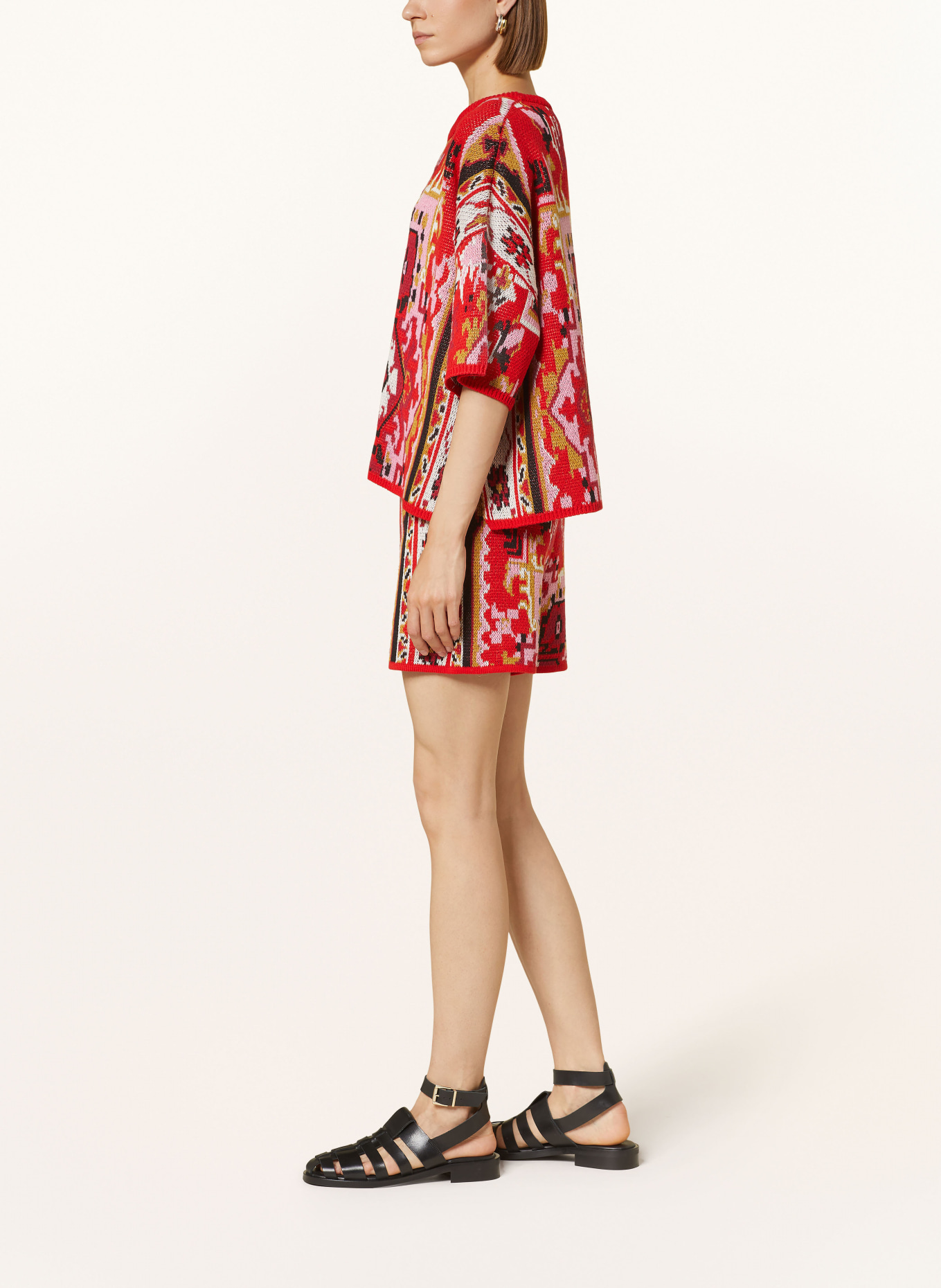 MRS & HUGS Knit shorts: RED / BLACK / BEIGE