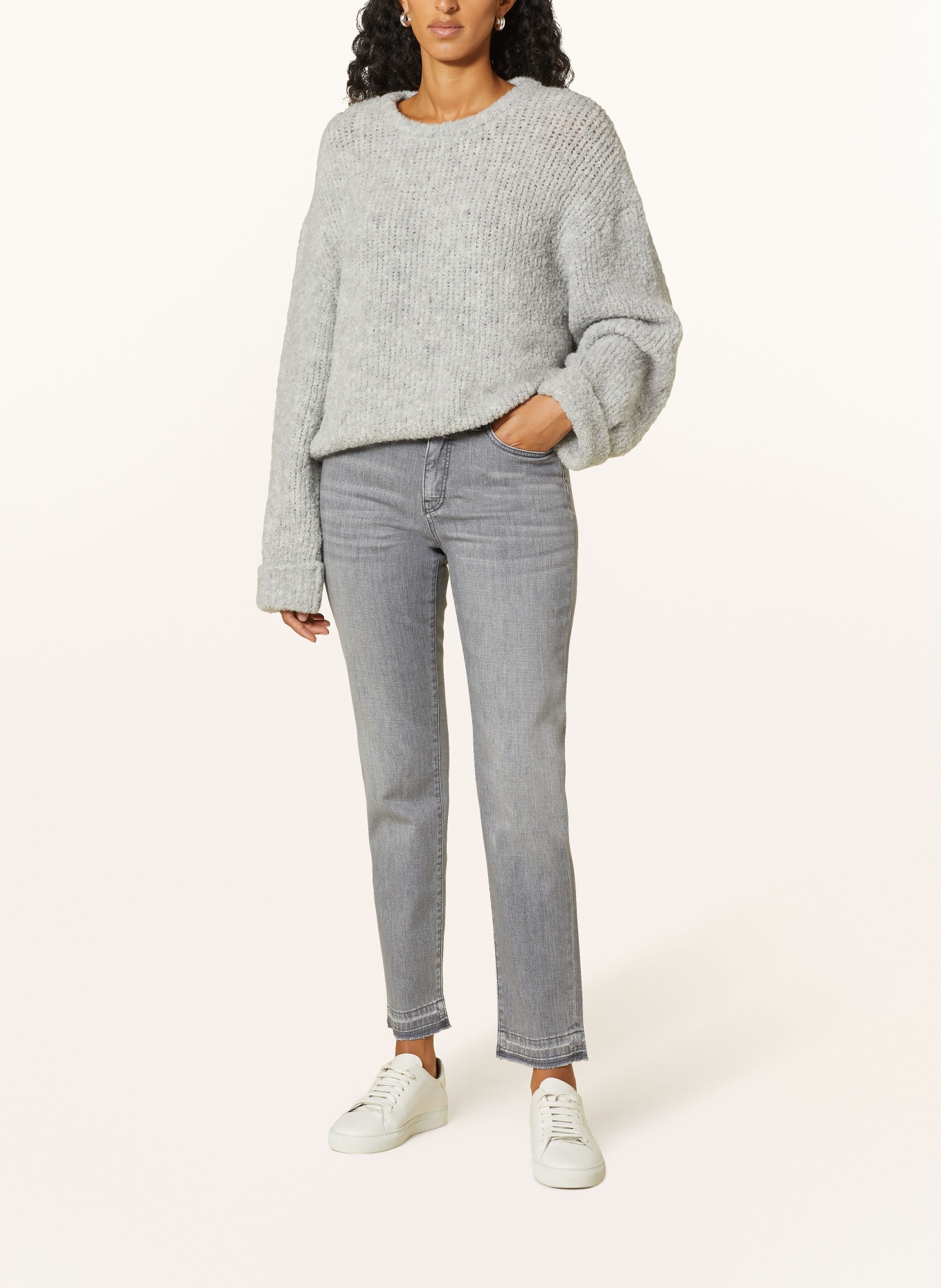 MARC CAIN Jeans mit Schmucksteinen, Farbe: 820 GREY (Bild 2)