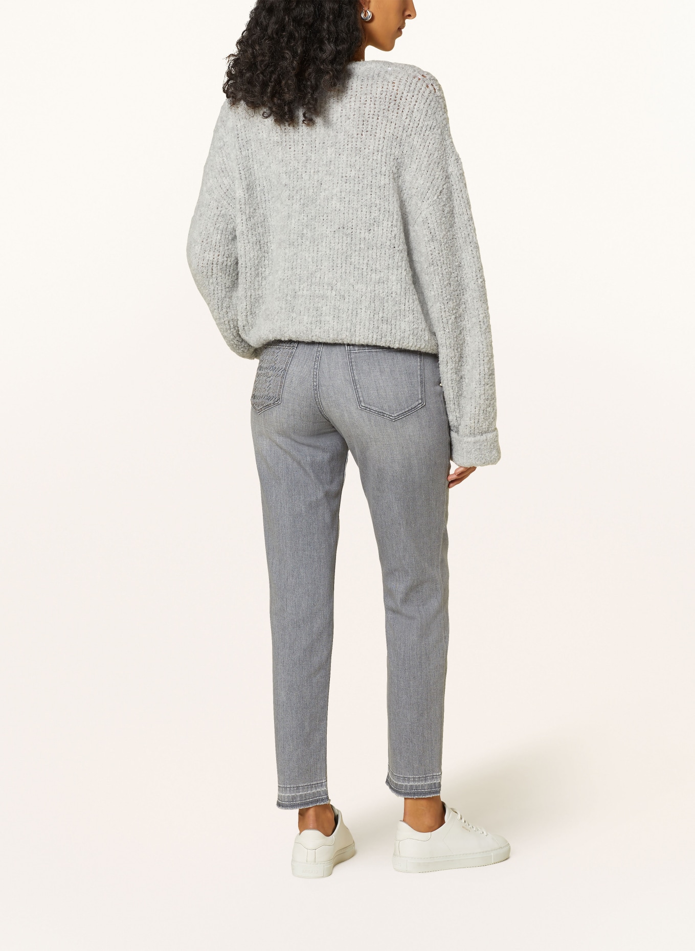 MARC CAIN Jeans mit Schmucksteinen, Farbe: 820 GREY (Bild 3)