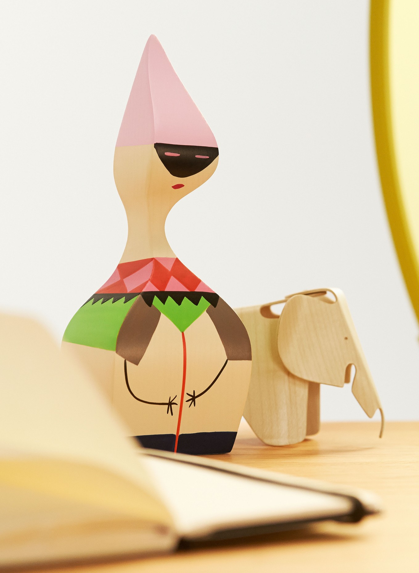 vitra Decorative figurine PLYWOOD ELEPHANT, Color: LIGHT YELLOW (Image 3)