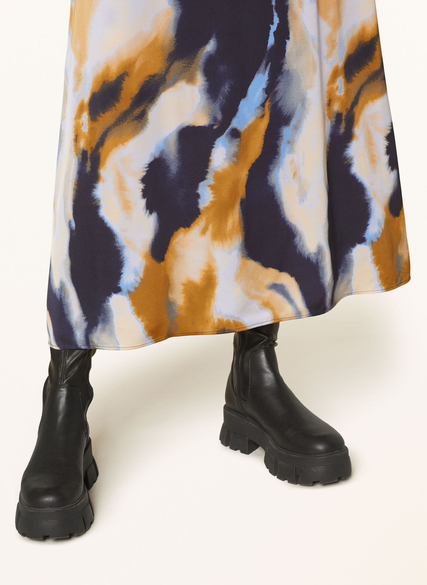 comma jupe en satin: BLEU FONCÉ / JAUNE FONCÉ / BLEU CLAIR