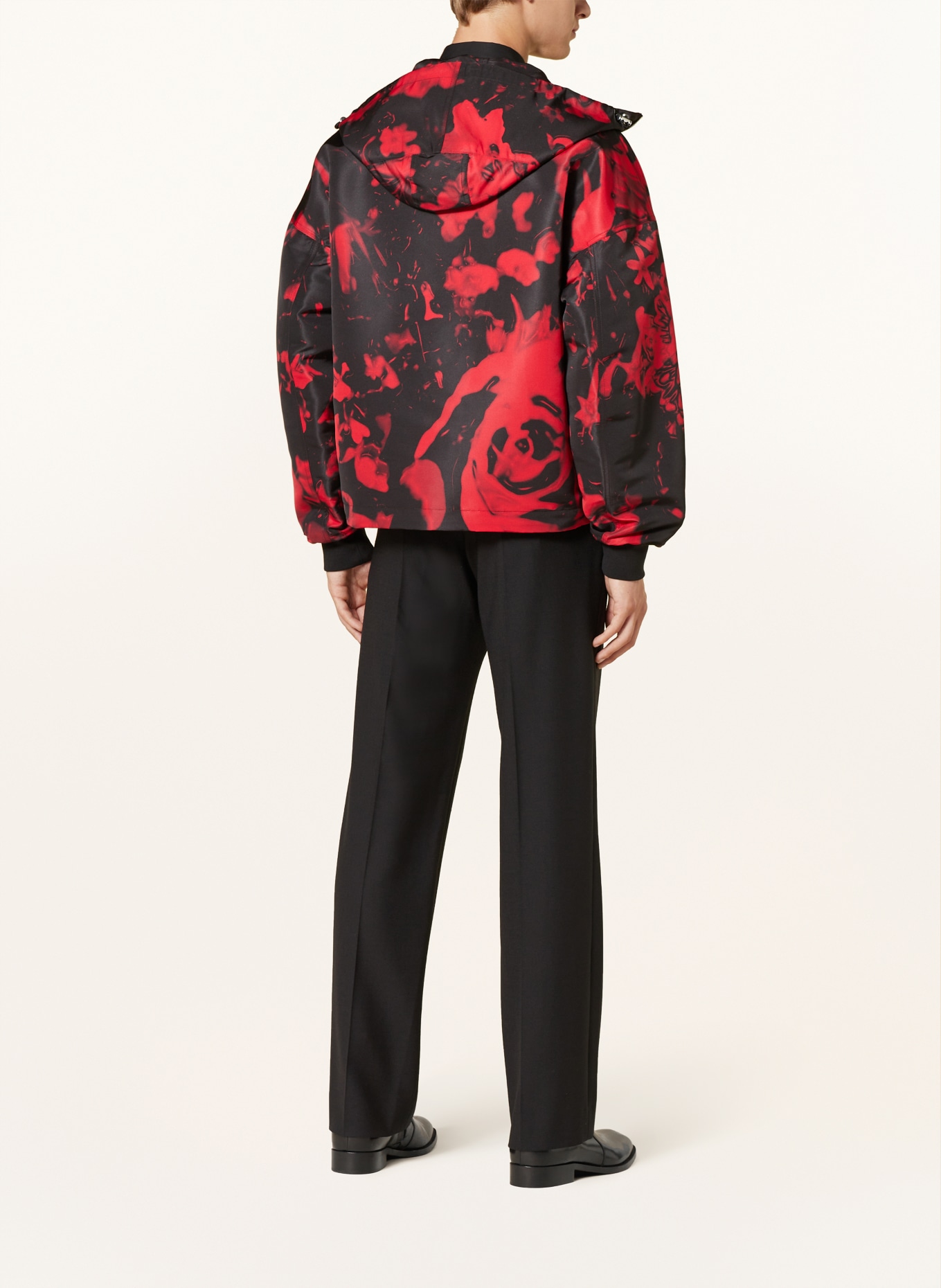 McQUEEN Windbreaker: SCHWARZ/ ROT