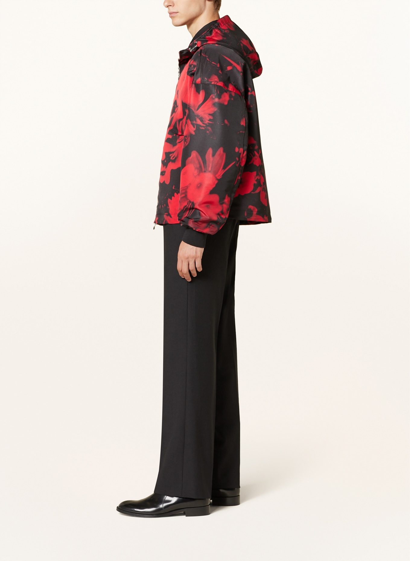 McQUEEN Windbreaker: SCHWARZ/ ROT