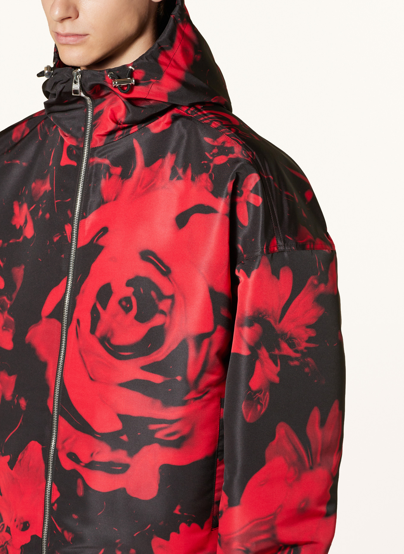 McQUEEN Windbreaker: SCHWARZ/ ROT