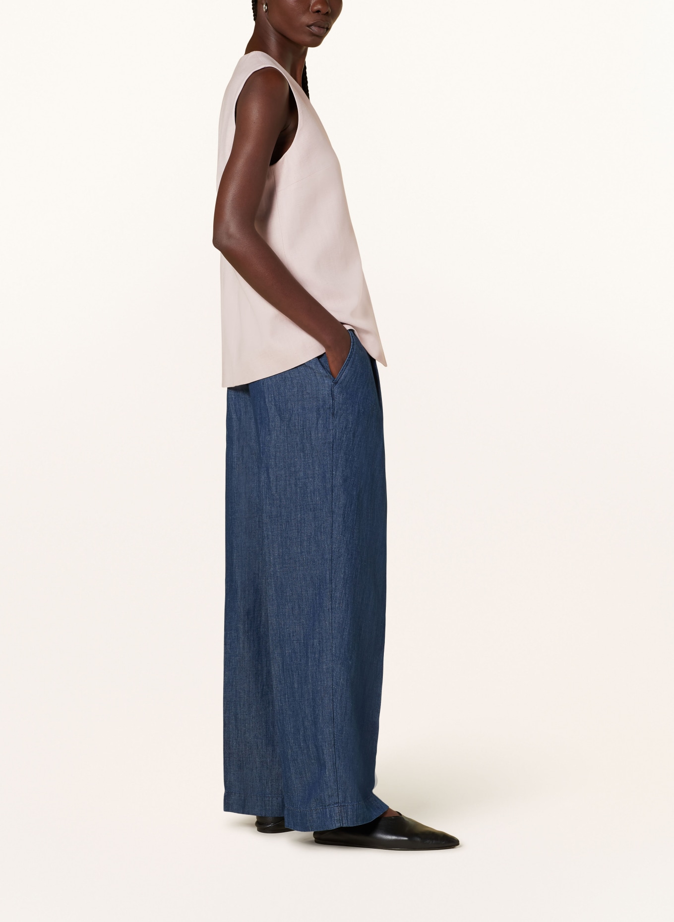 COS Trousers in denim look with linen, Color: 001 Blue Dark (Image 4)