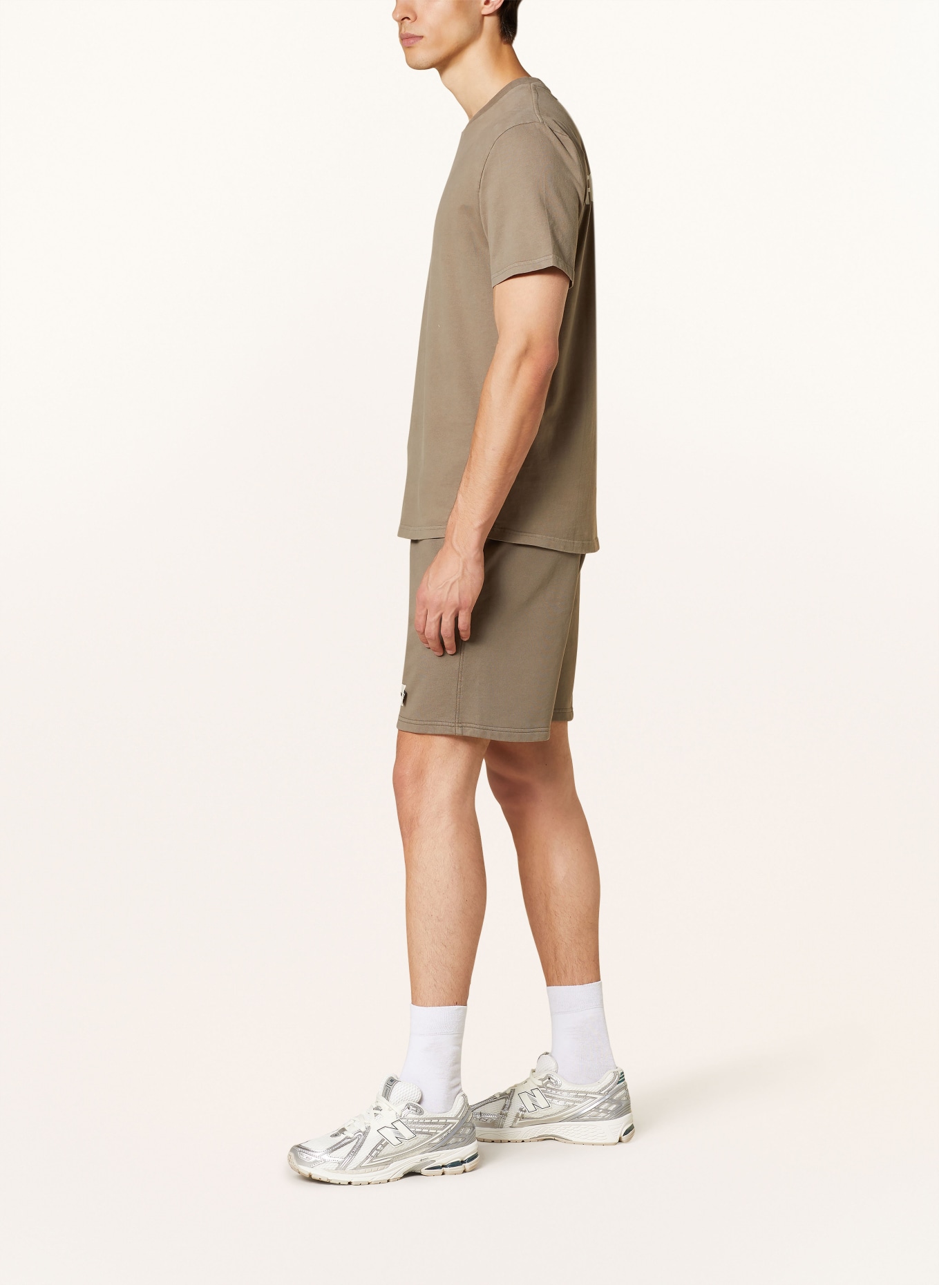 FINGERSCROSSED Sweat shorts MOVEMENT, Color: OLIVE (Image 4)