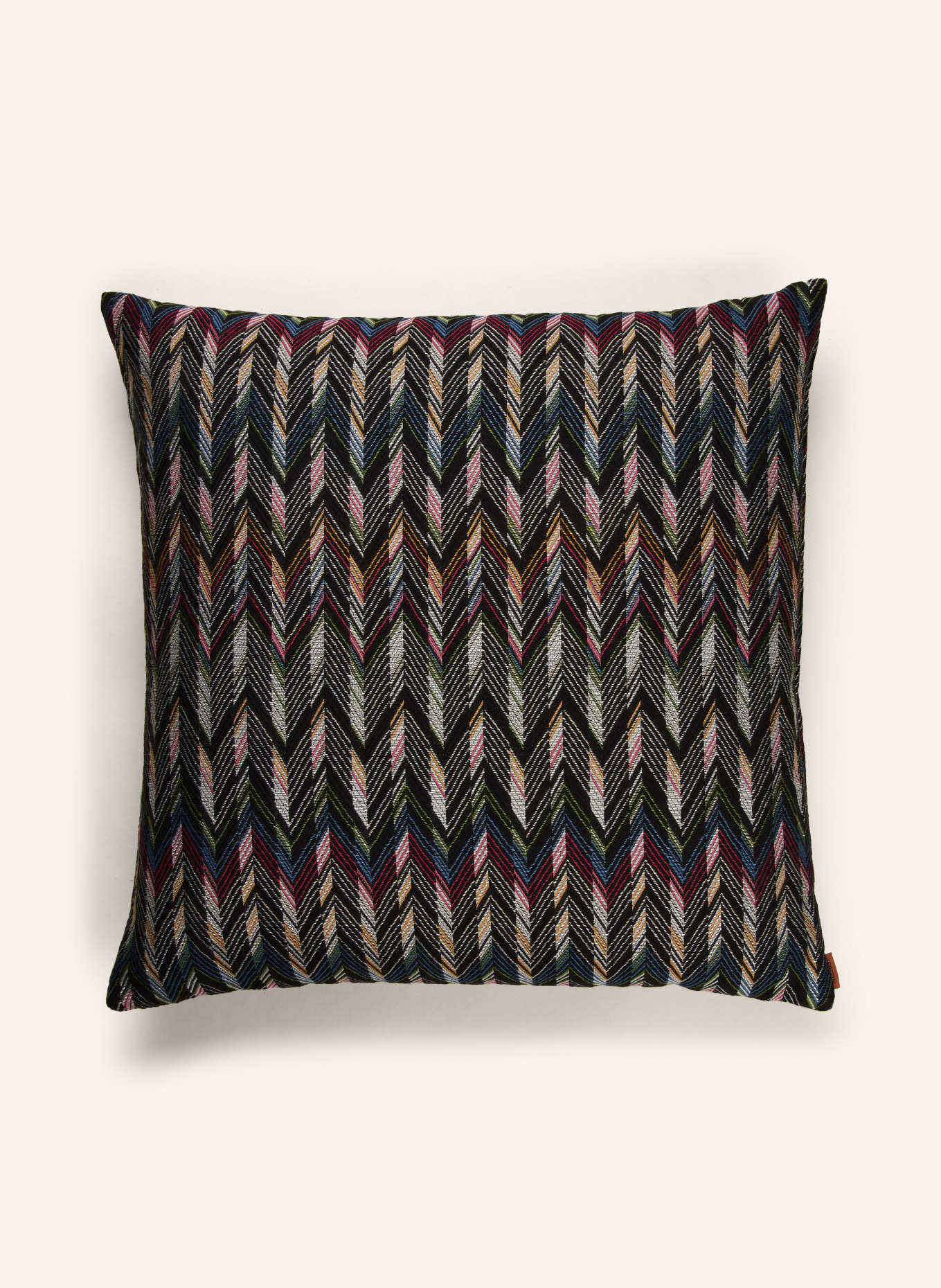 MISSONI Home Dekokissen STRIDE mit Daunenfüllung, Farbe: SCHWARZ/ PINK/ BLAU (Bild 1)