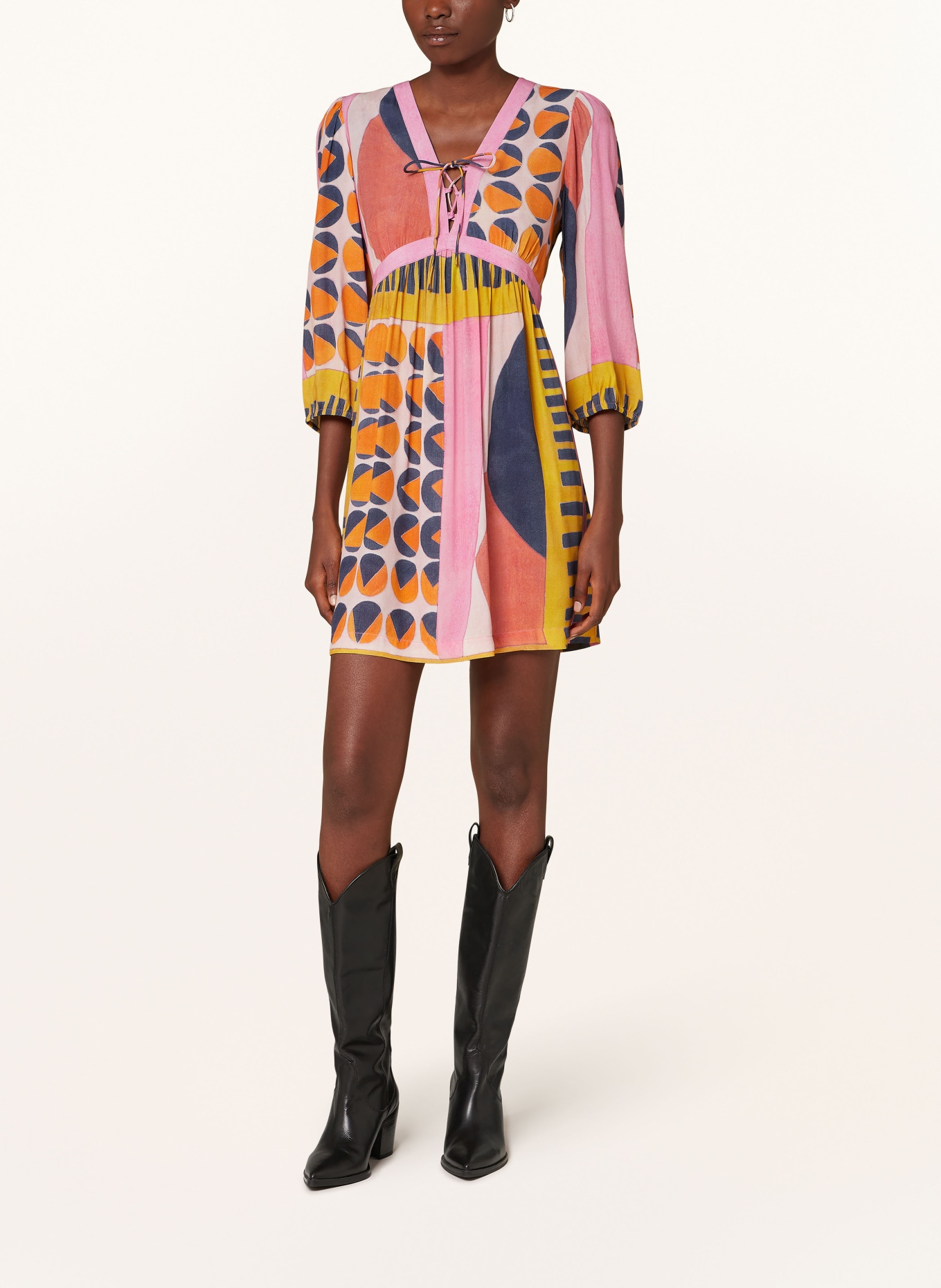 ba&sh Kleid MYRIEM mit 3/4-Arm, Farbe: PINK/ DUNKELGELB/ DUNKELBLAU (Bild 2)