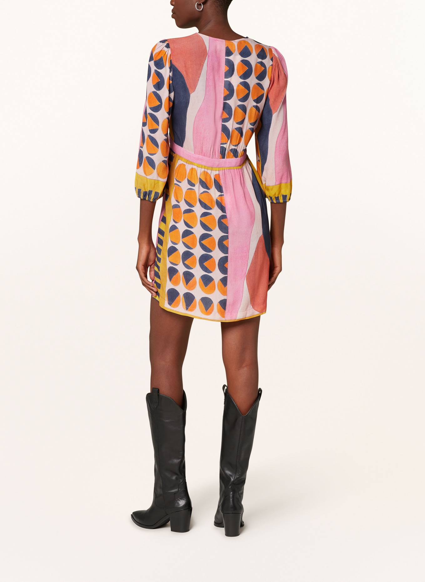 ba&sh Kleid MYRIEM mit 3/4-Arm, Farbe: PINK/ DUNKELGELB/ DUNKELBLAU (Bild 3)
