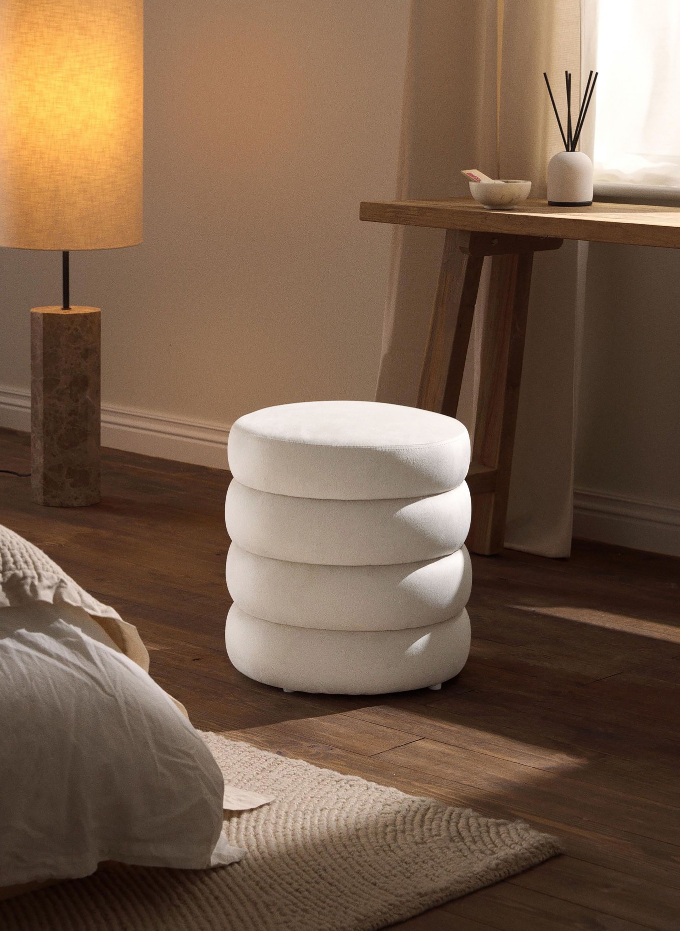 Westwing Collection Samt-Pouf ALTO: CREME