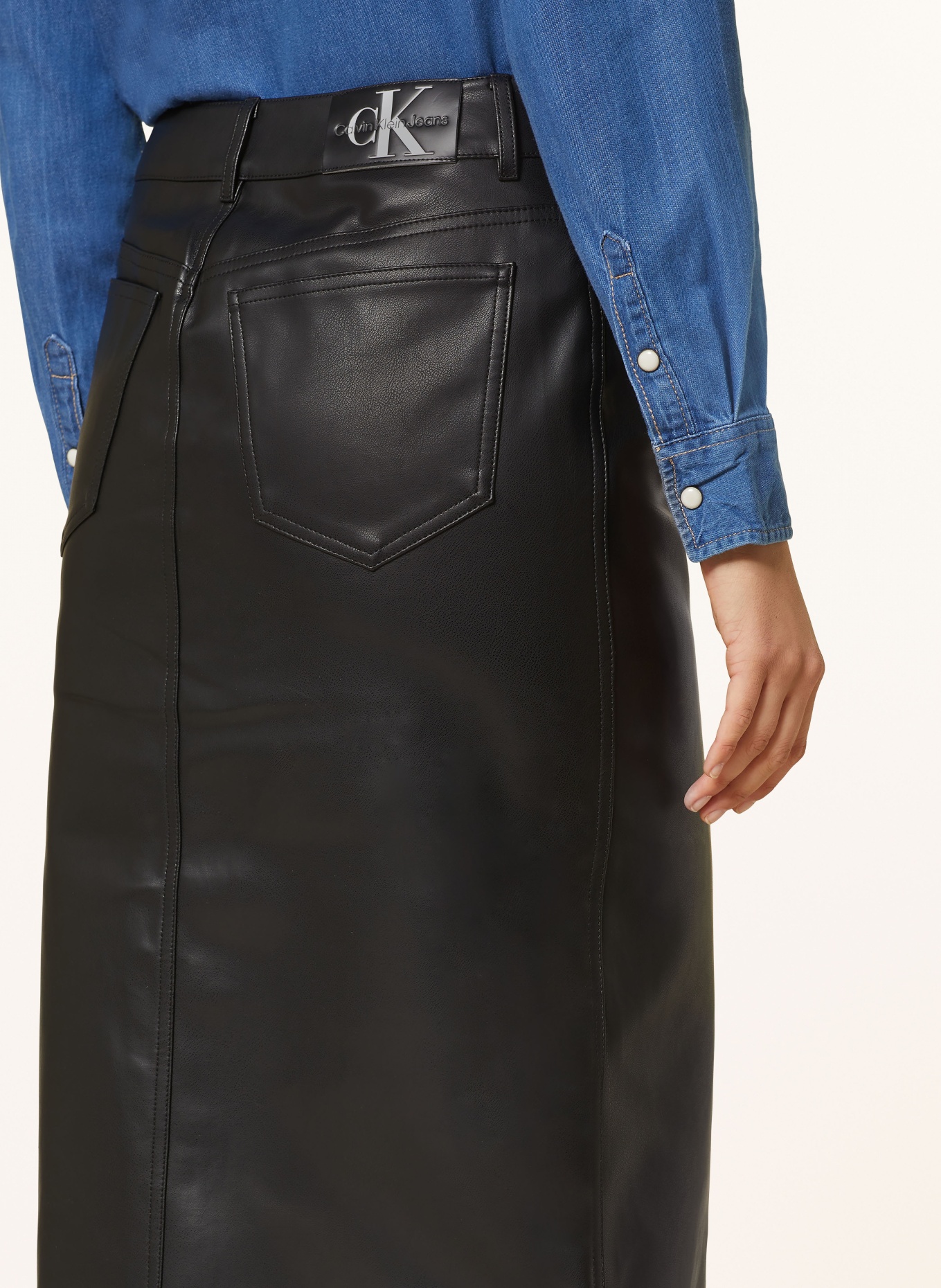 Calvin Klein Jeans Skirt in leather look: BLACK