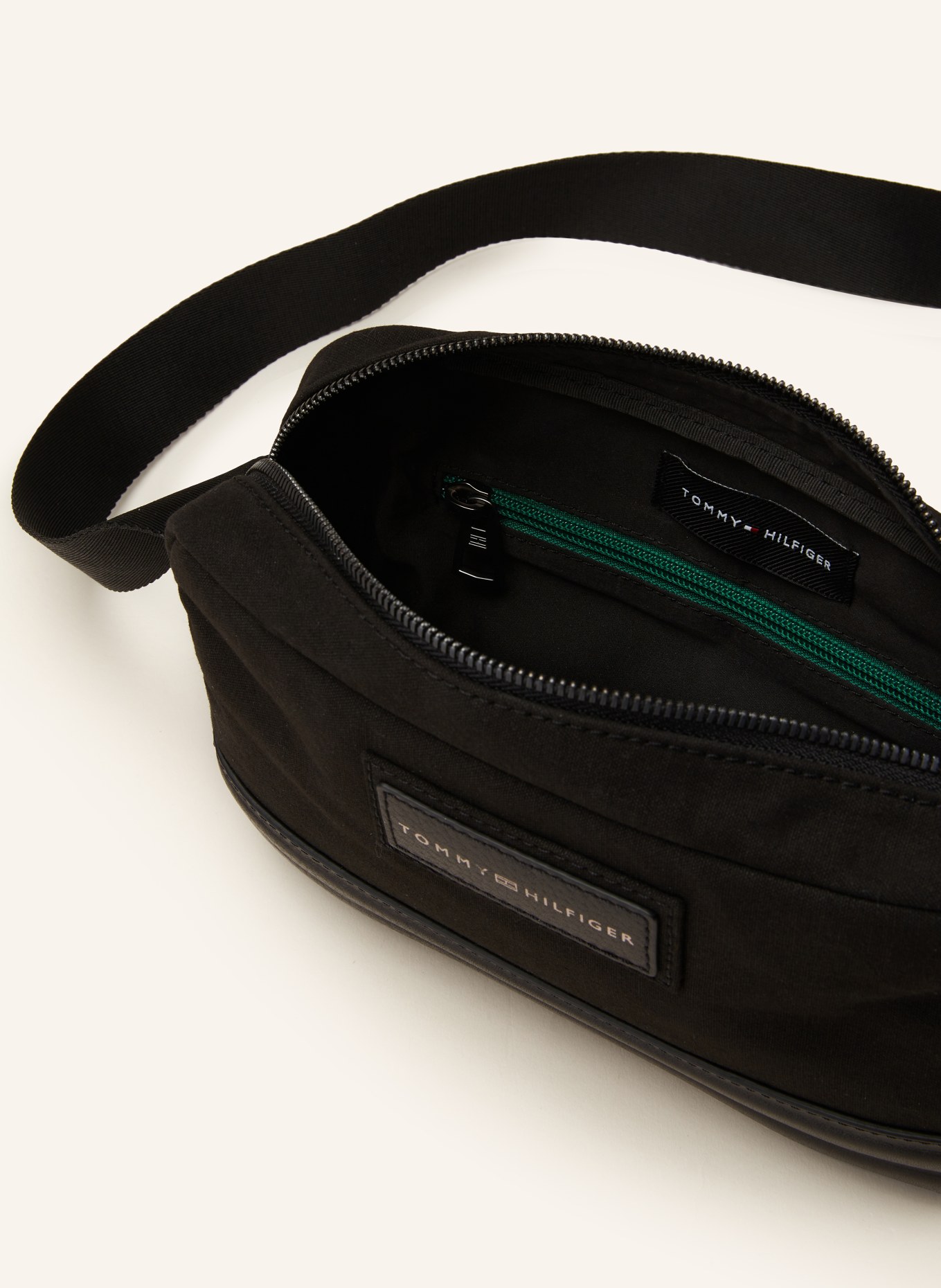 TOMMY HILFIGER Umhängetasche, Farbe: SCHWARZ (Bild 3)