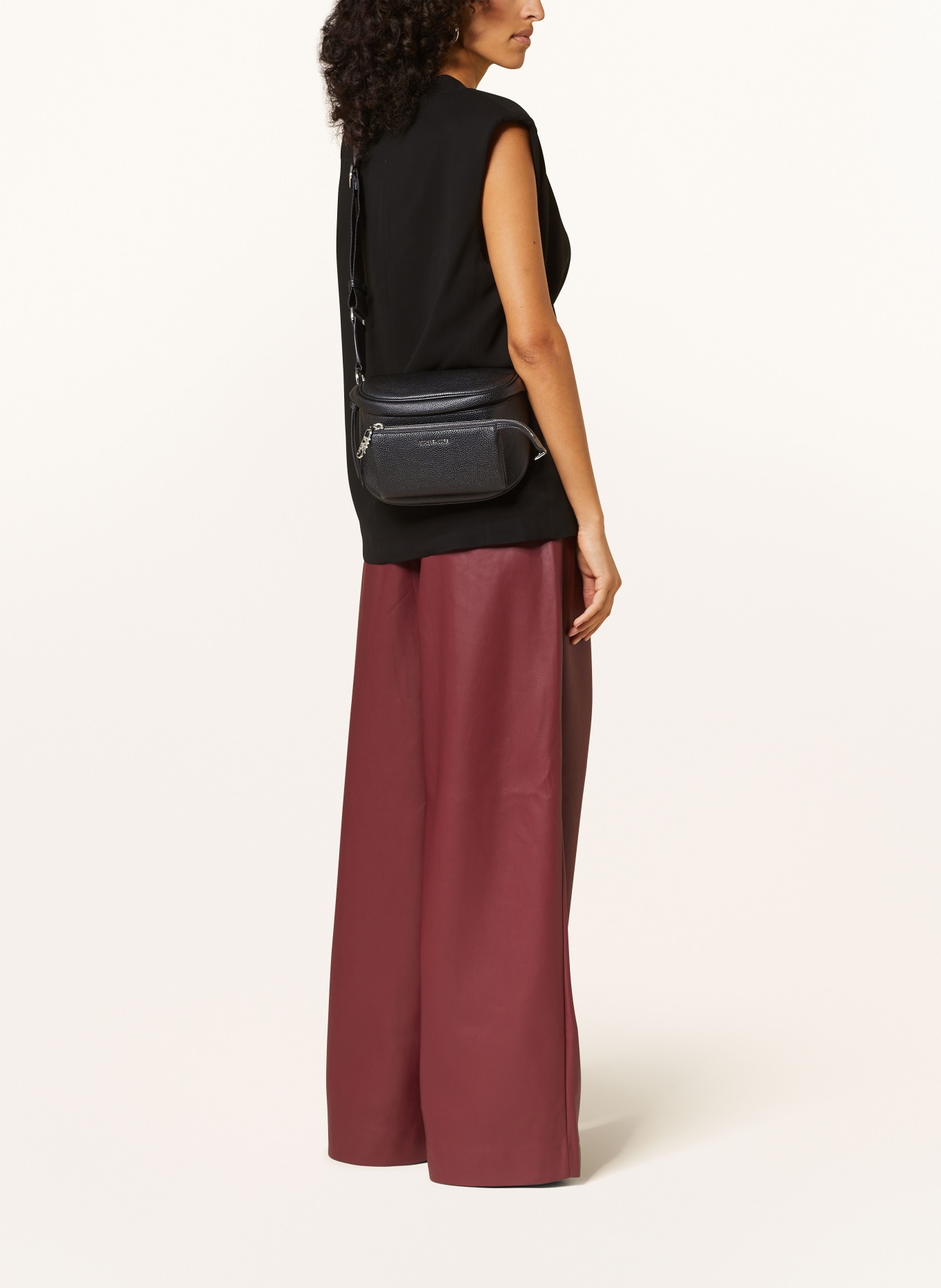 MICHAEL KORS Saszetka biodrówka SLATER MEDIUM, Kolor: 001 BLACK (Obrazek 5)