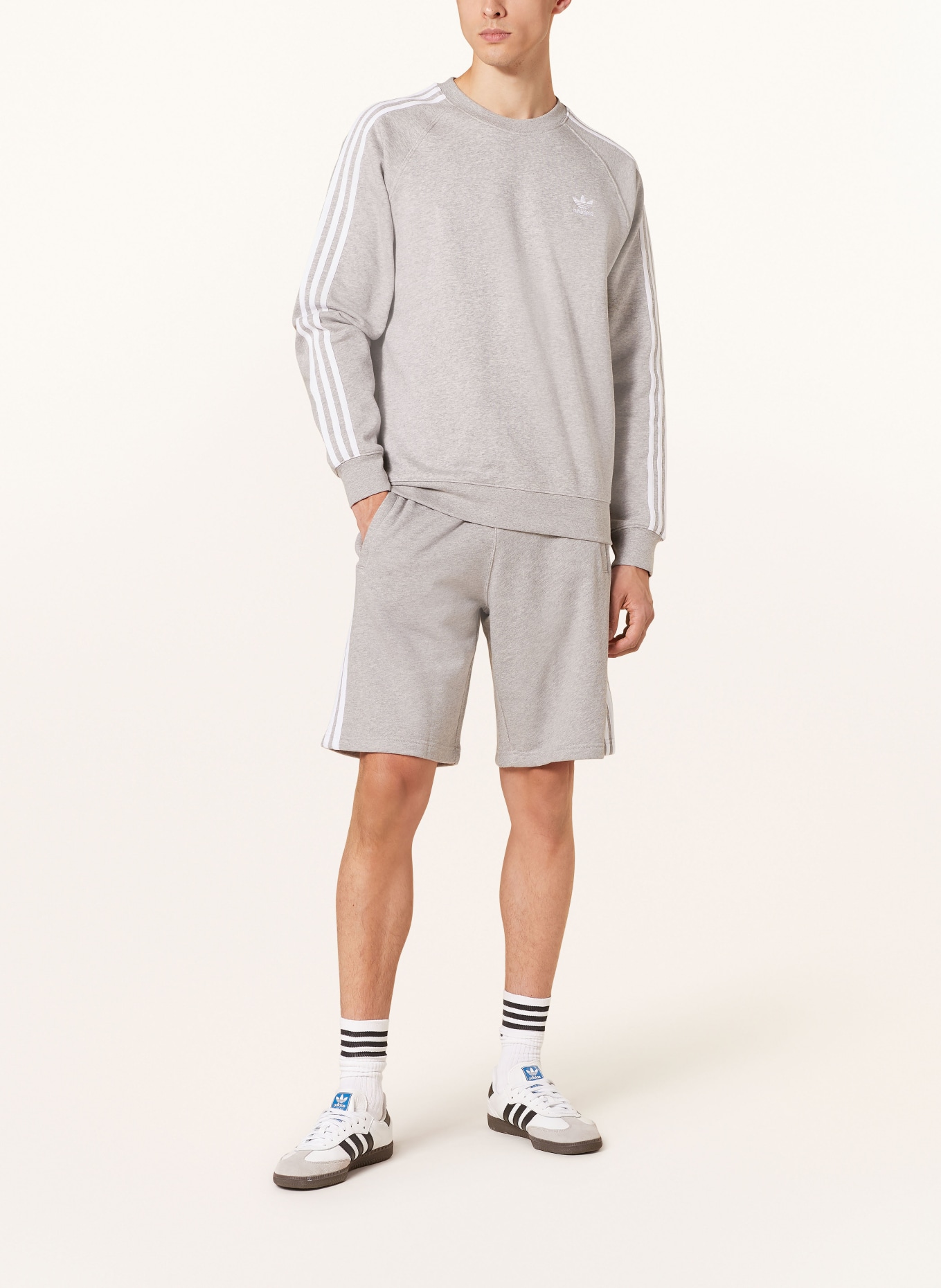 adidas Originals Sweatshorts ADICOLOR, Farbe: GRAU/ WEISS (Bild 2)