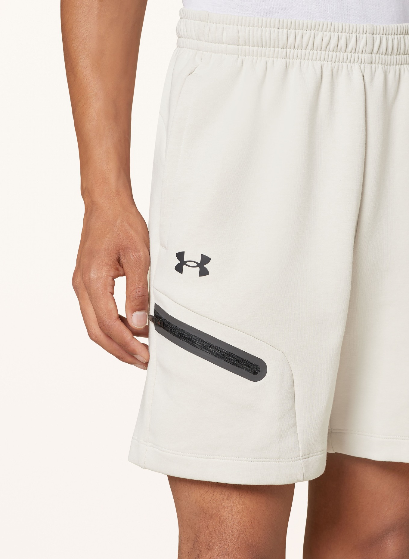 UNDER ARMOUR Sweatshorts UNSTOPPABLE, Farbe: HELLGRAU (Bild 5)