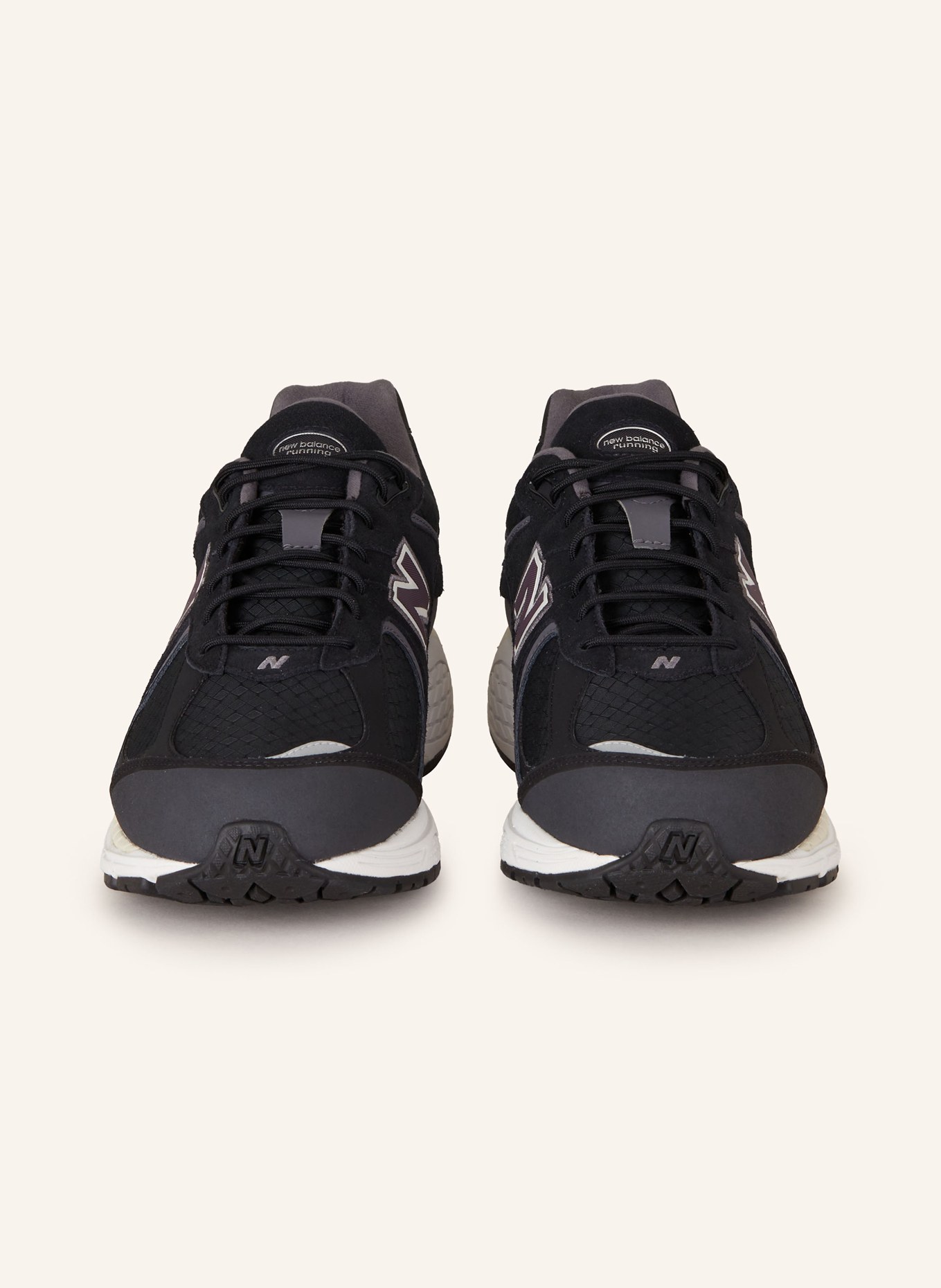 Black mens new balance trainers deals