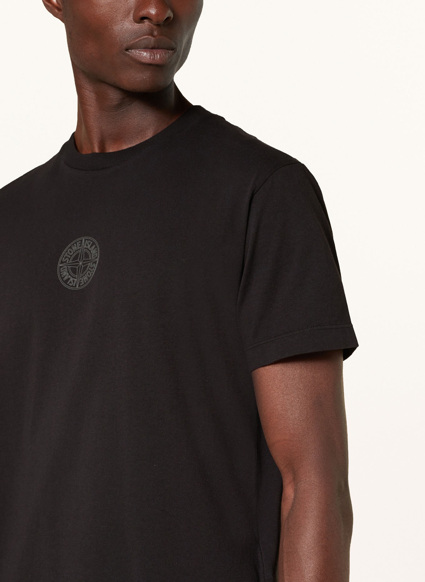 STONE ISLAND T Shirt in schwarz